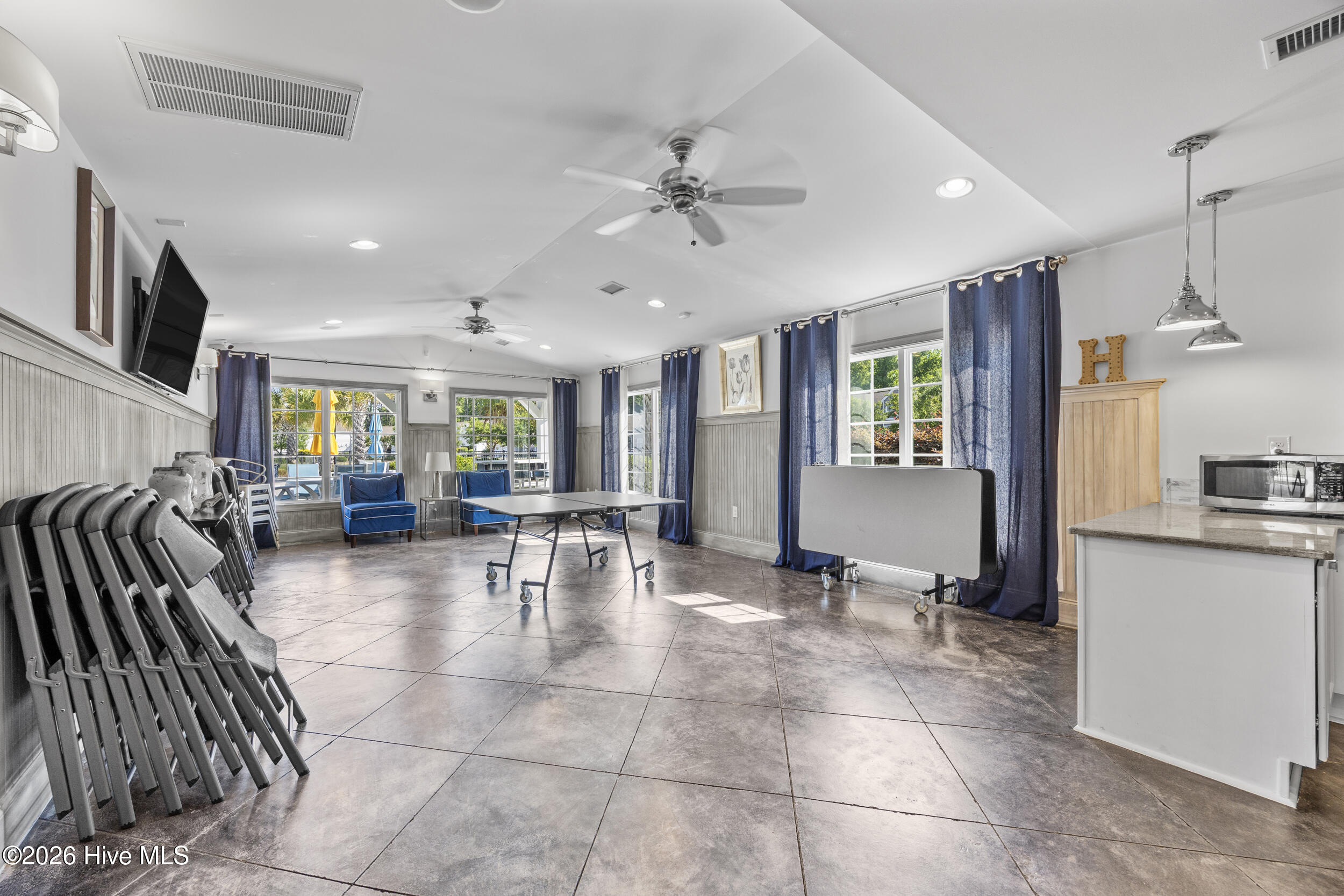 100570393 | Photo 37