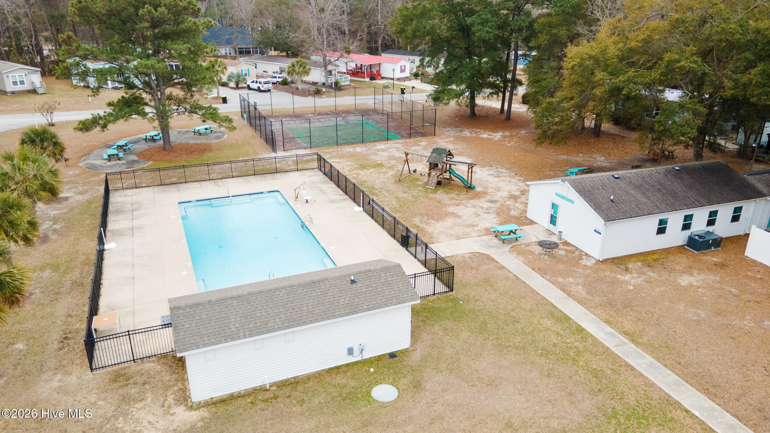 100557090 | Photo 26