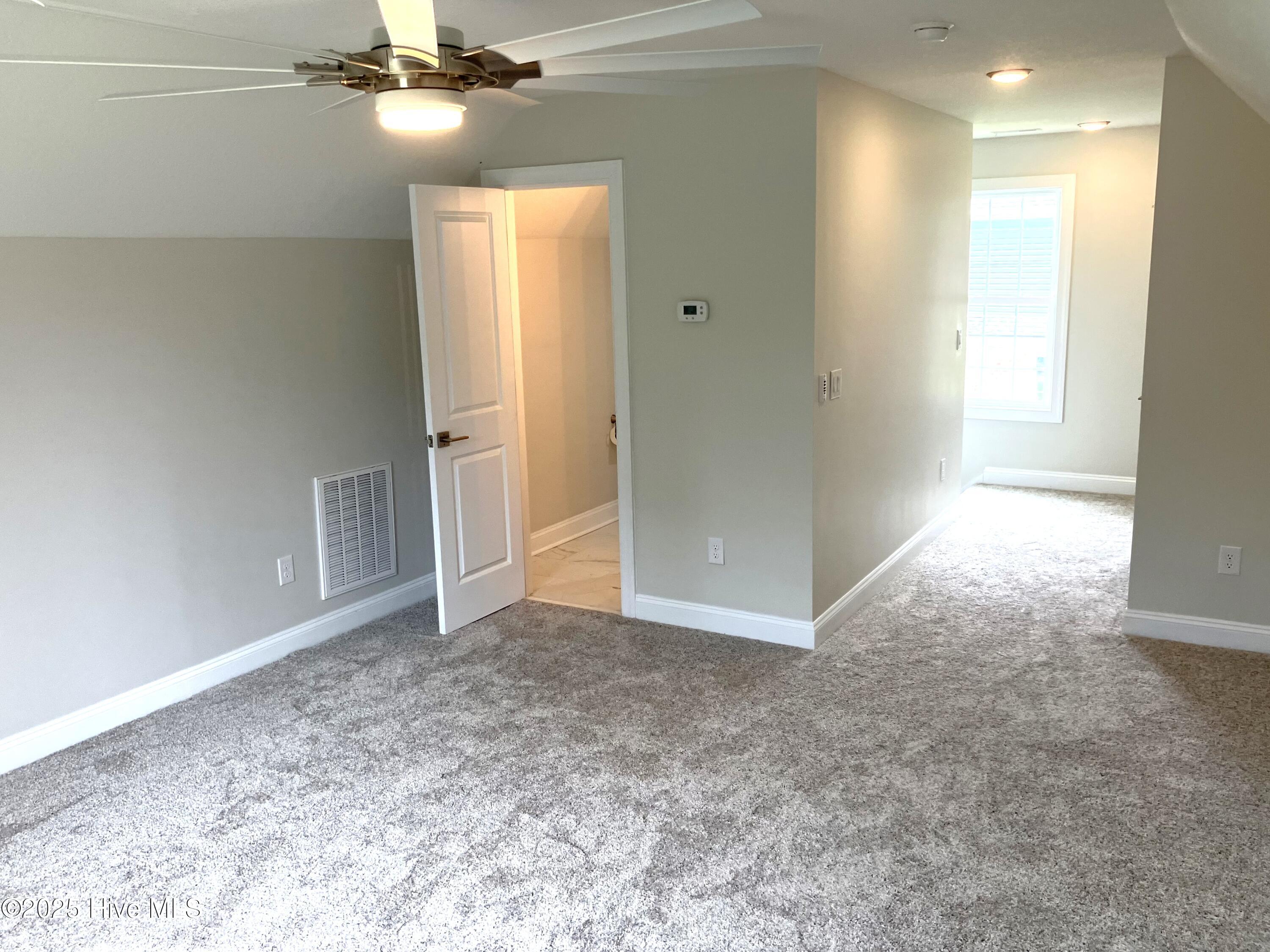 100514108 | Photo 45