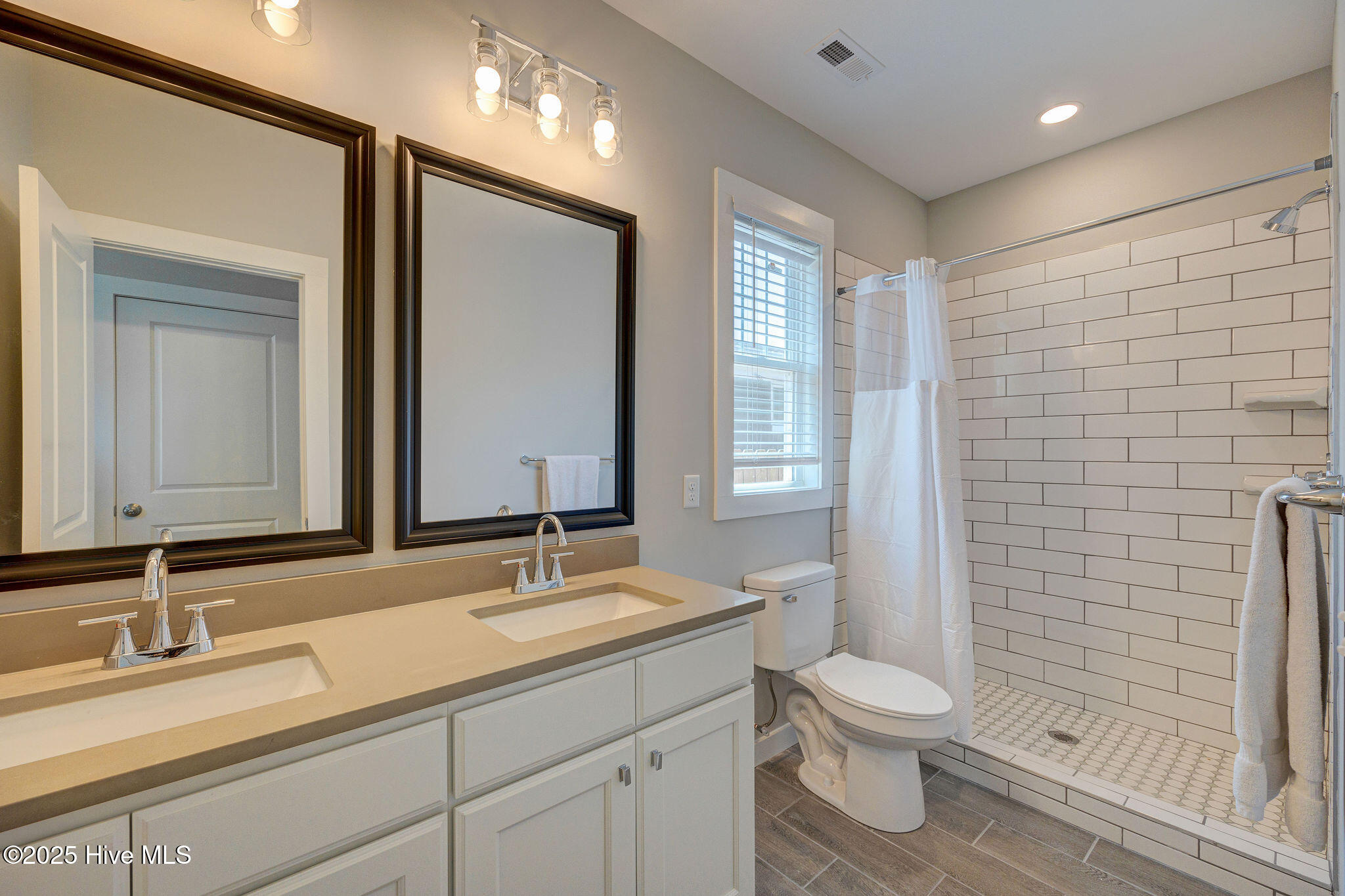 100527296 | Photo 20