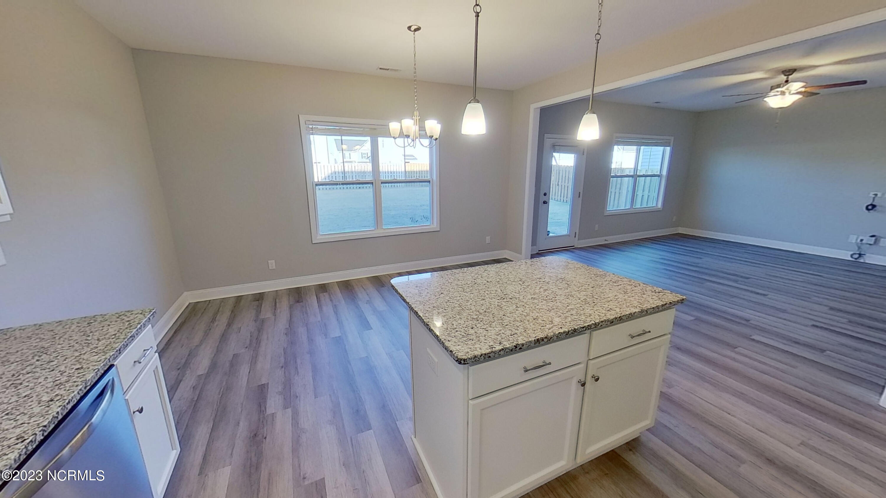 100543878 | Photo 12