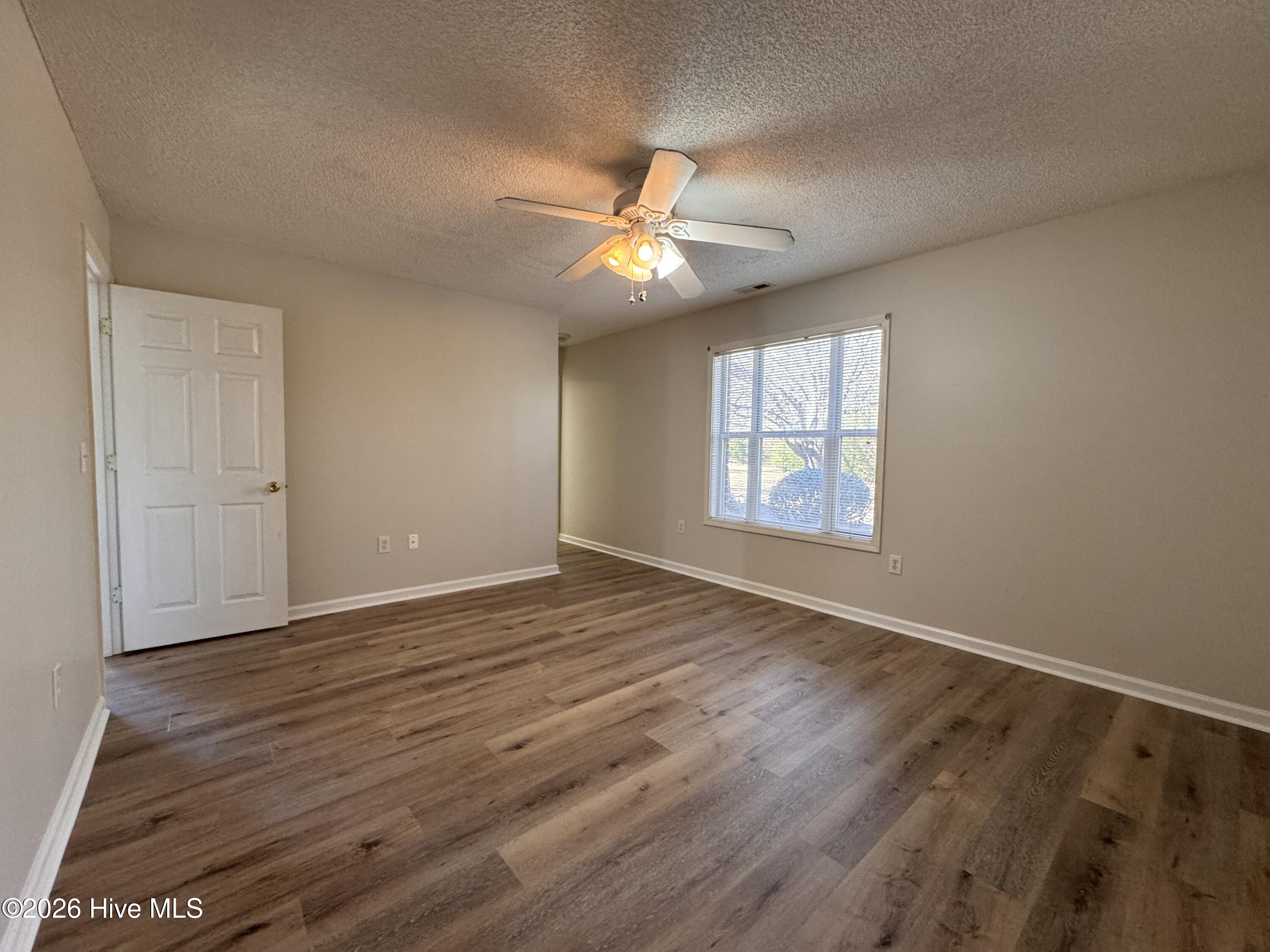 100556493 | Photo 11