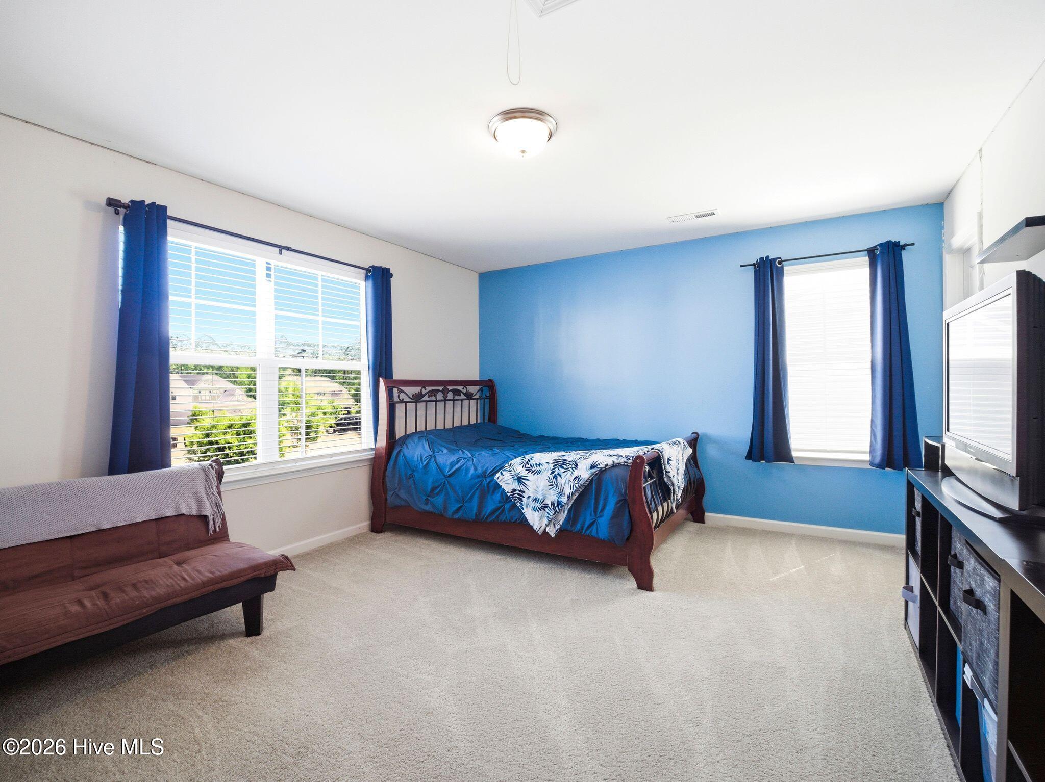 100569792 | Photo 40