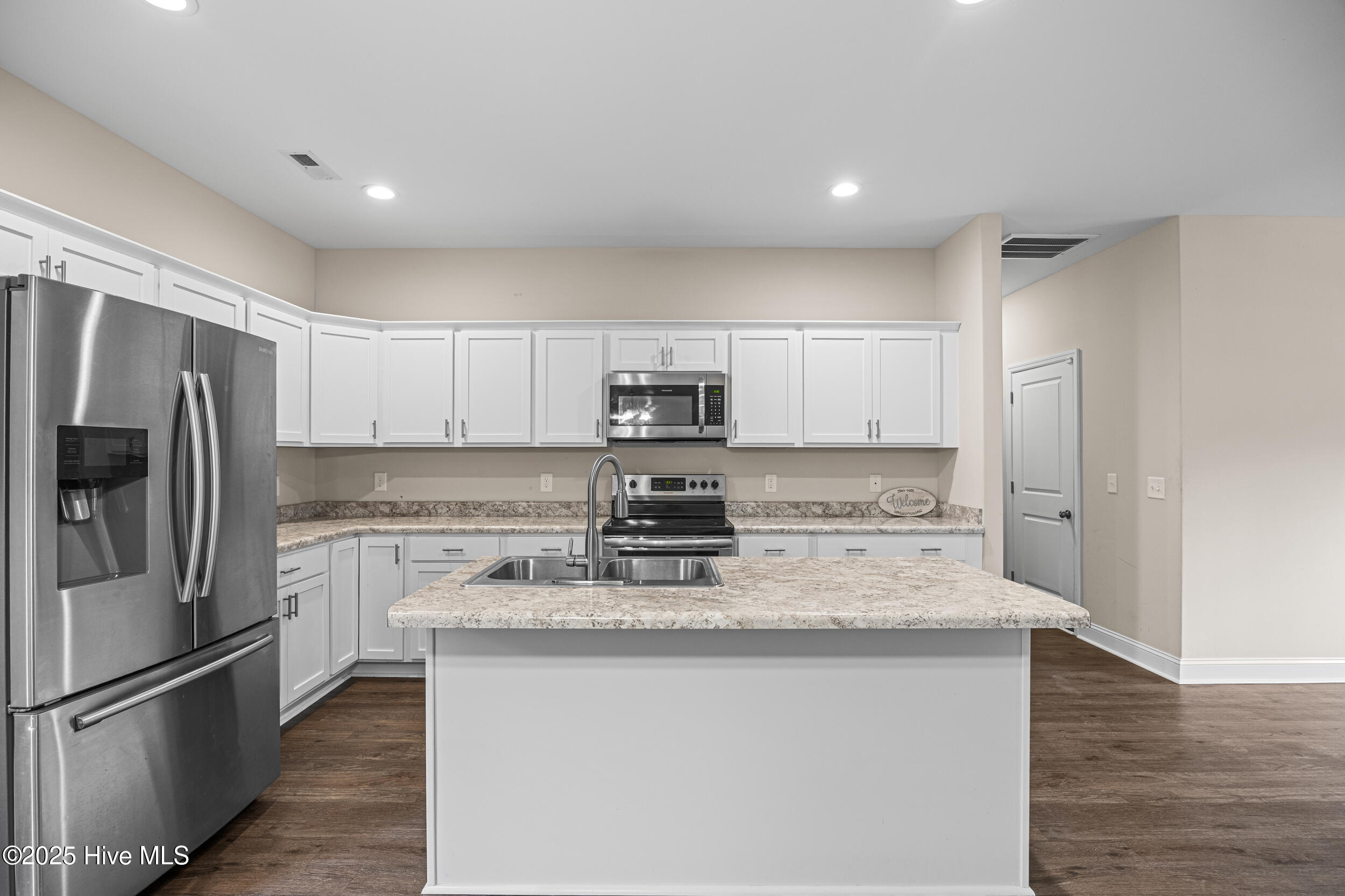 100531744 | Photo 11