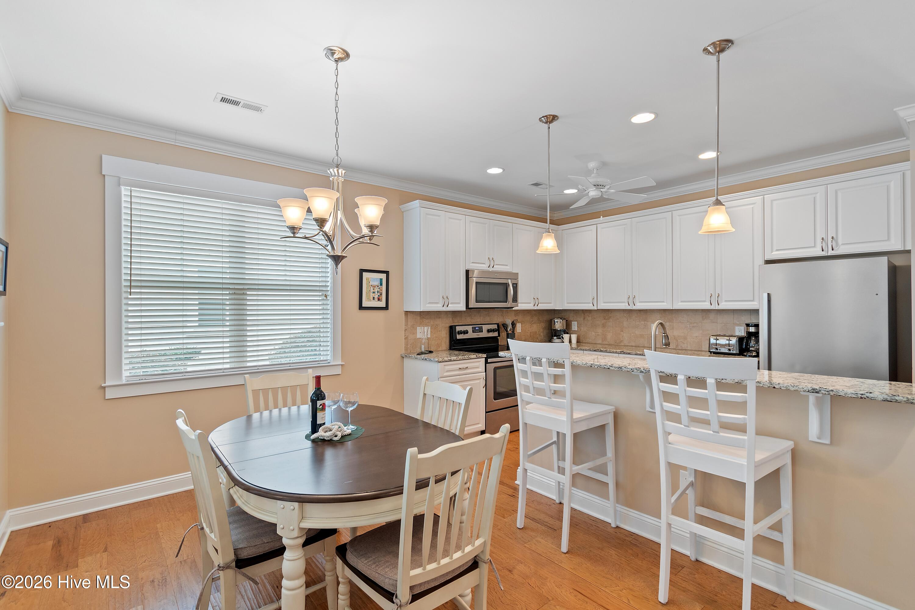 100549394 | Photo 11