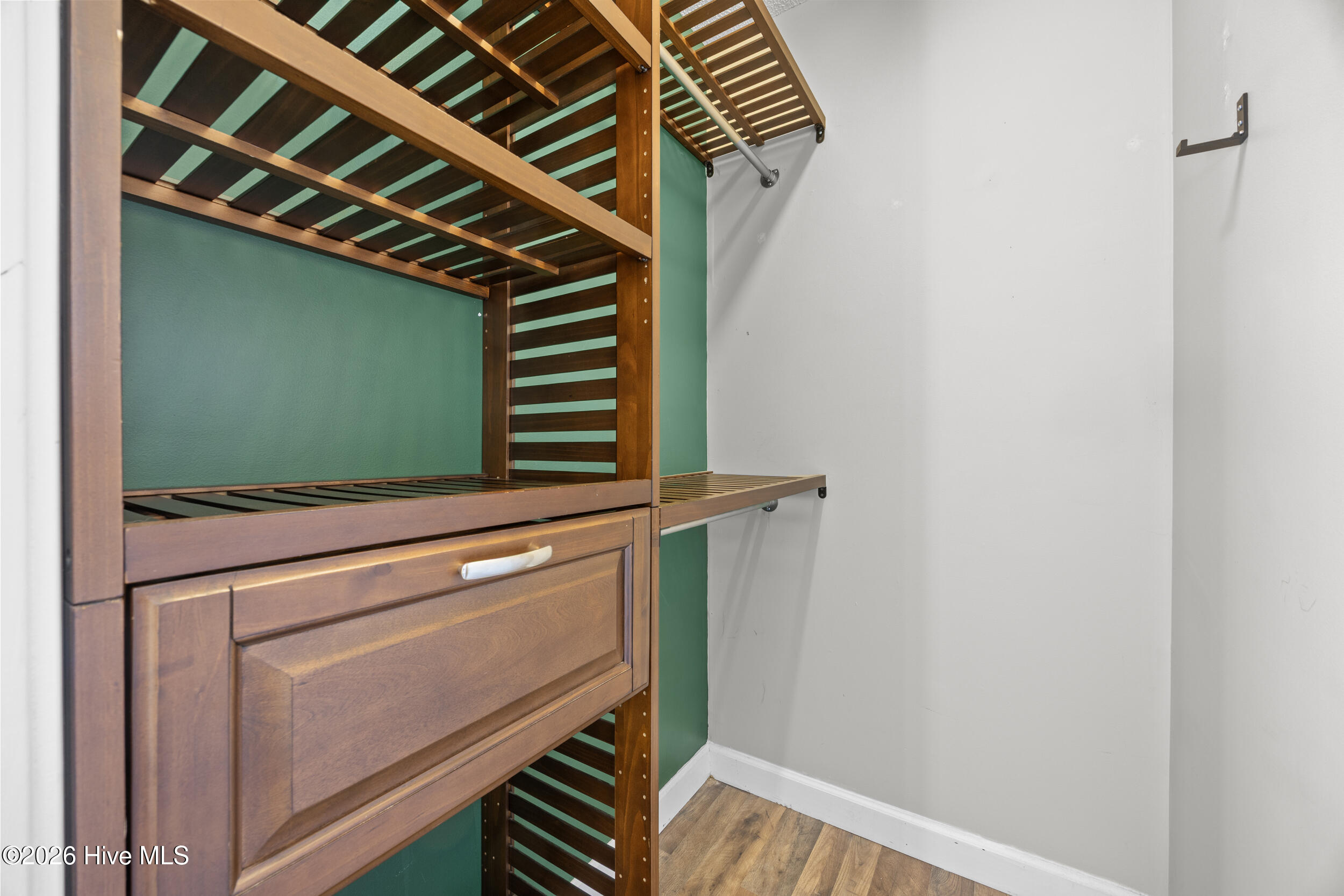 100564039 | Photo 17