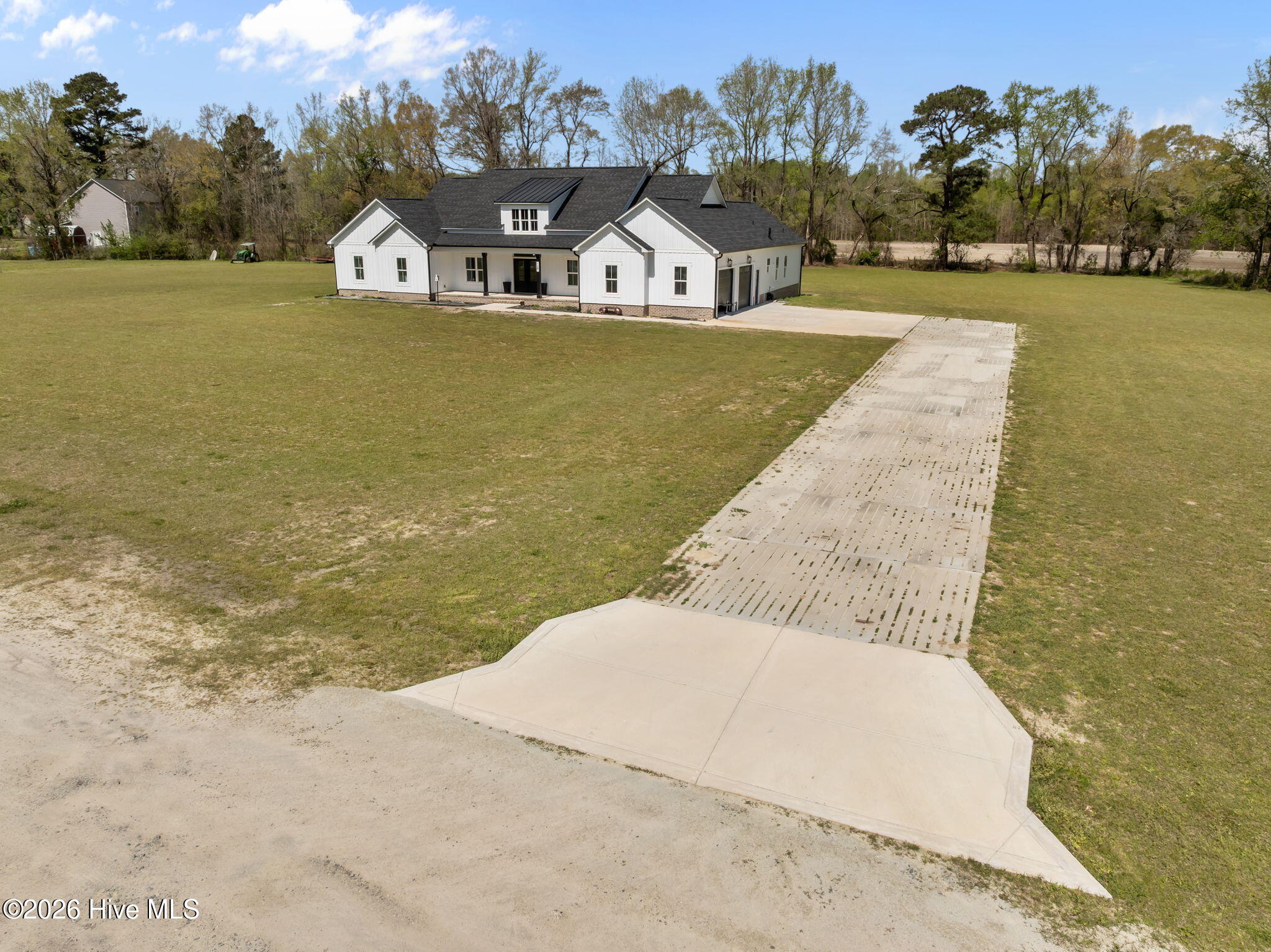 100564402 | Photo 38