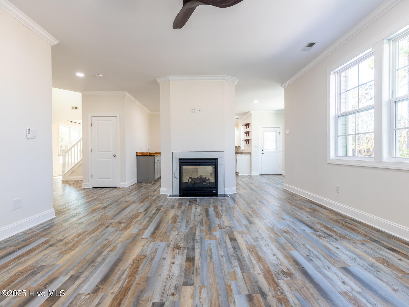 100546251 | Photo 27