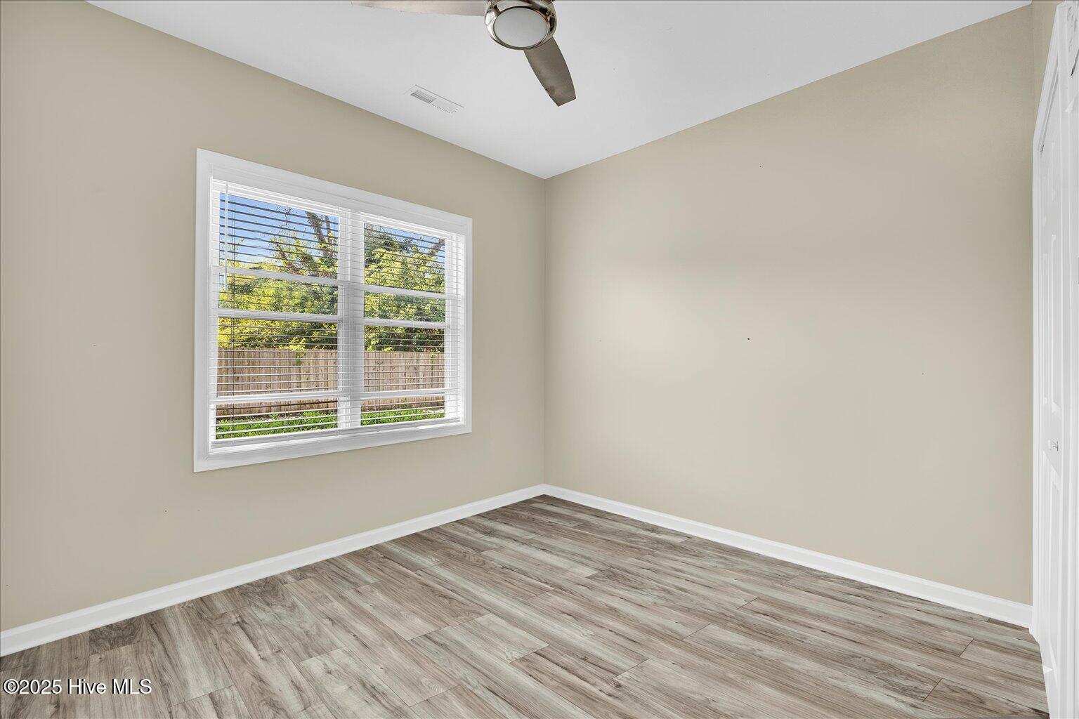 100546999 | Photo 23