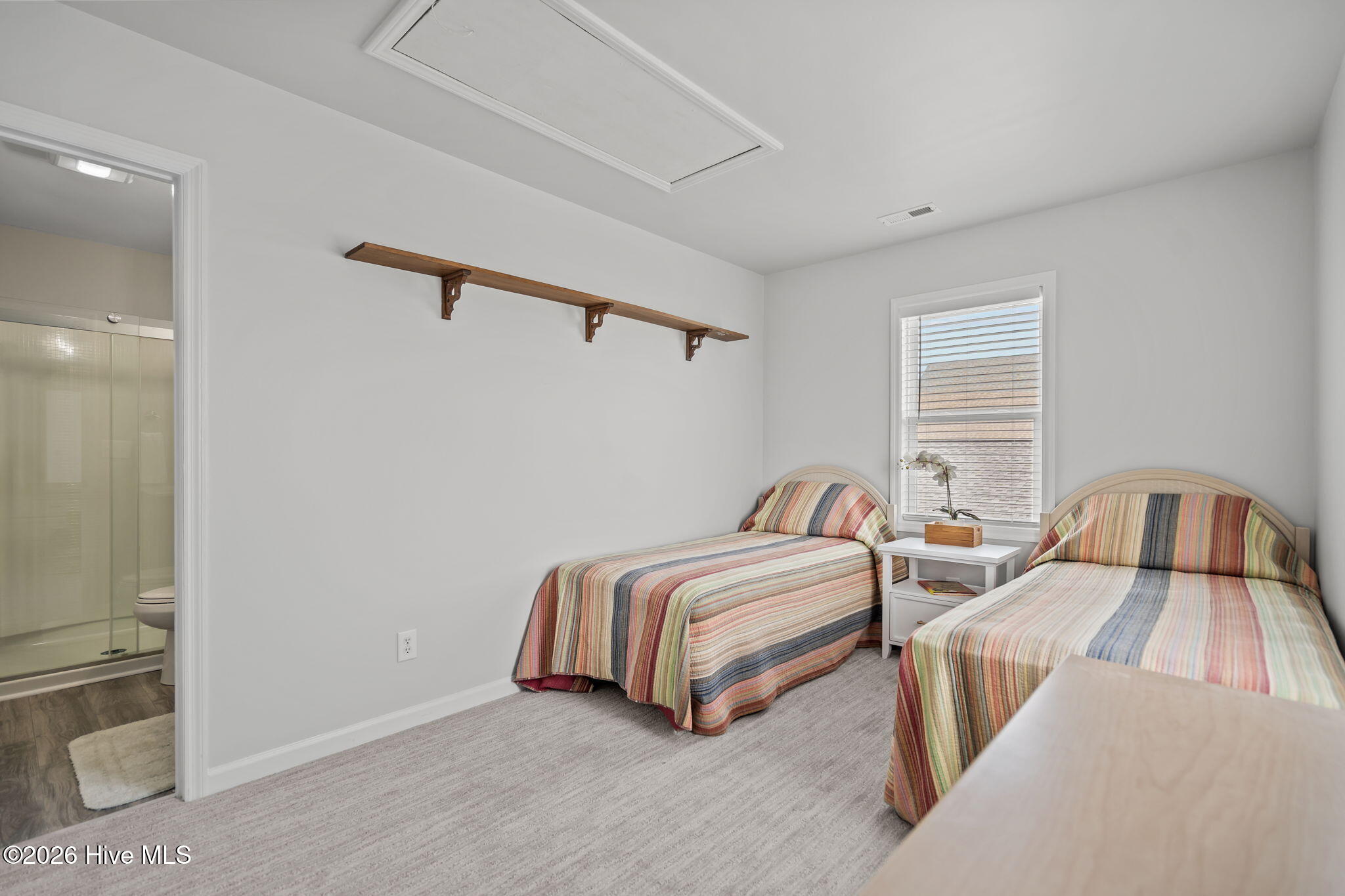 100562748 | Photo 25