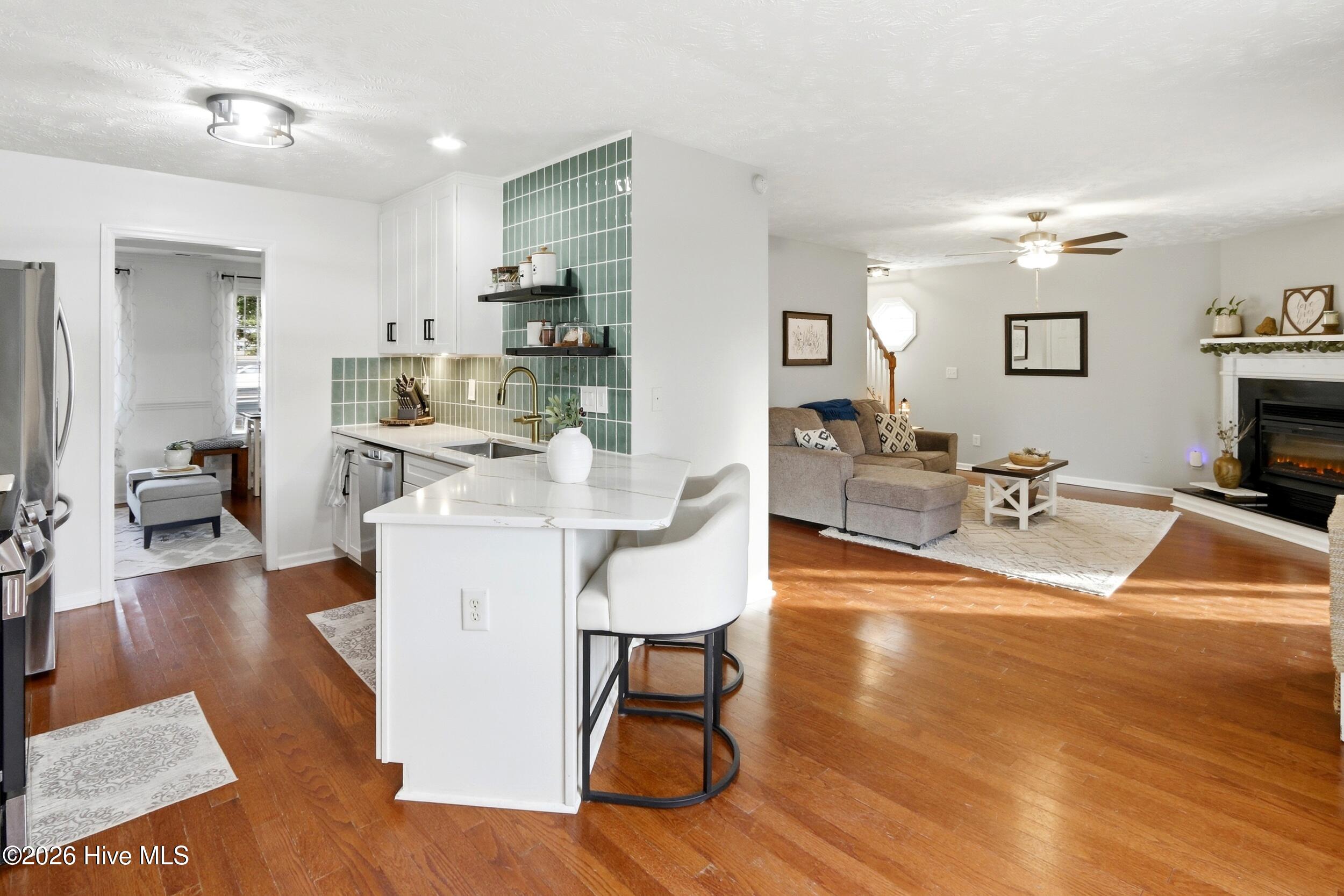 100551374 | Photo 26