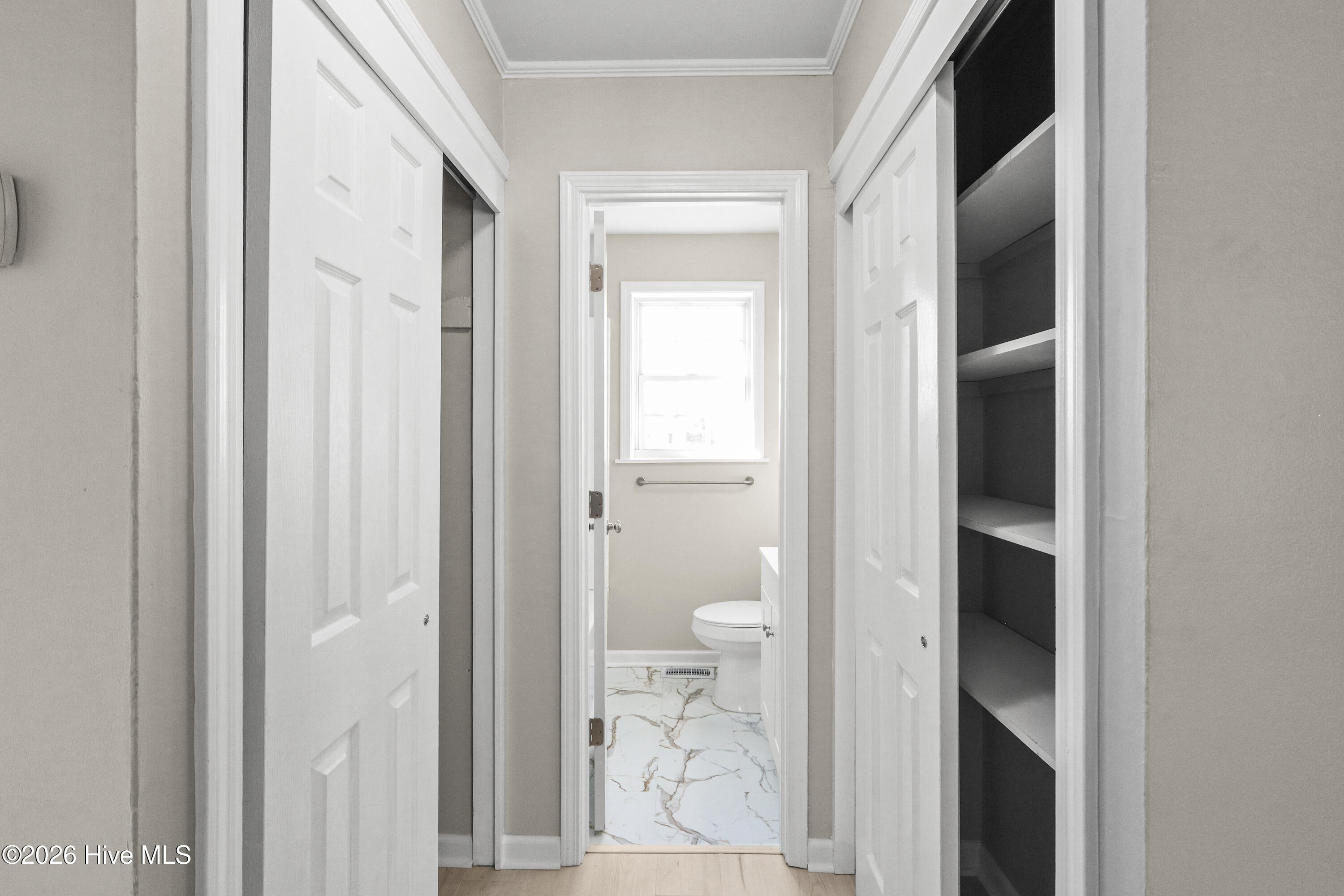 100563835 | Photo 14