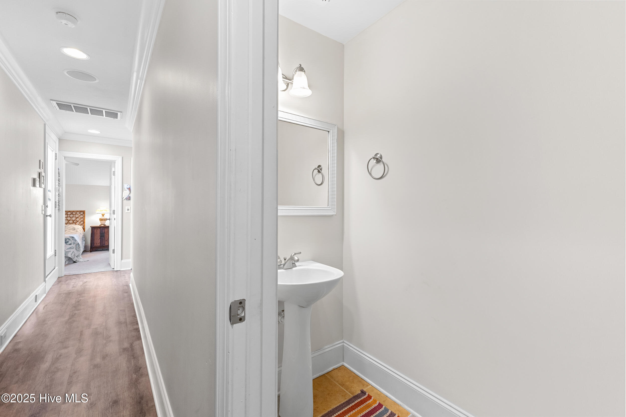 100506404 | Photo 33