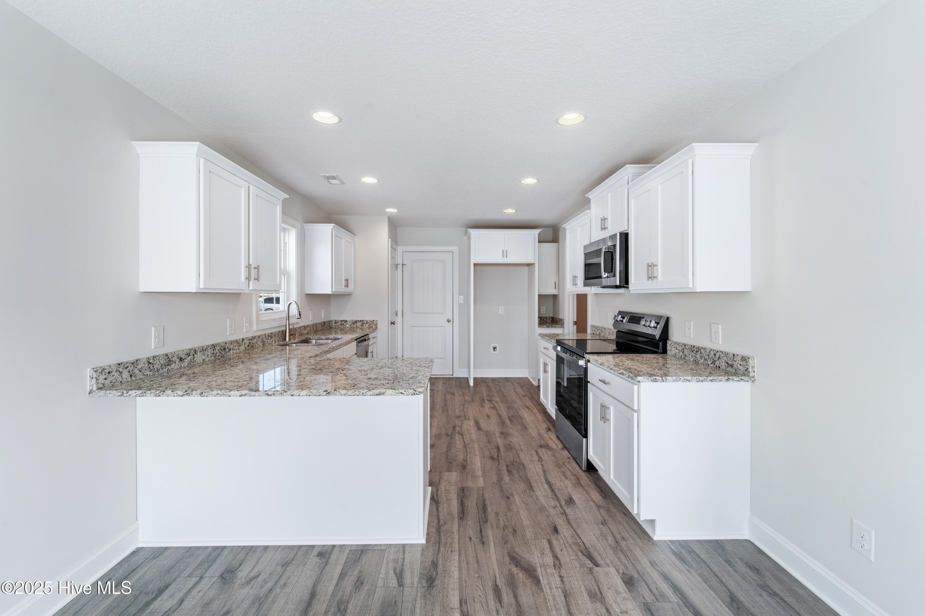 100493464 | Photo 11