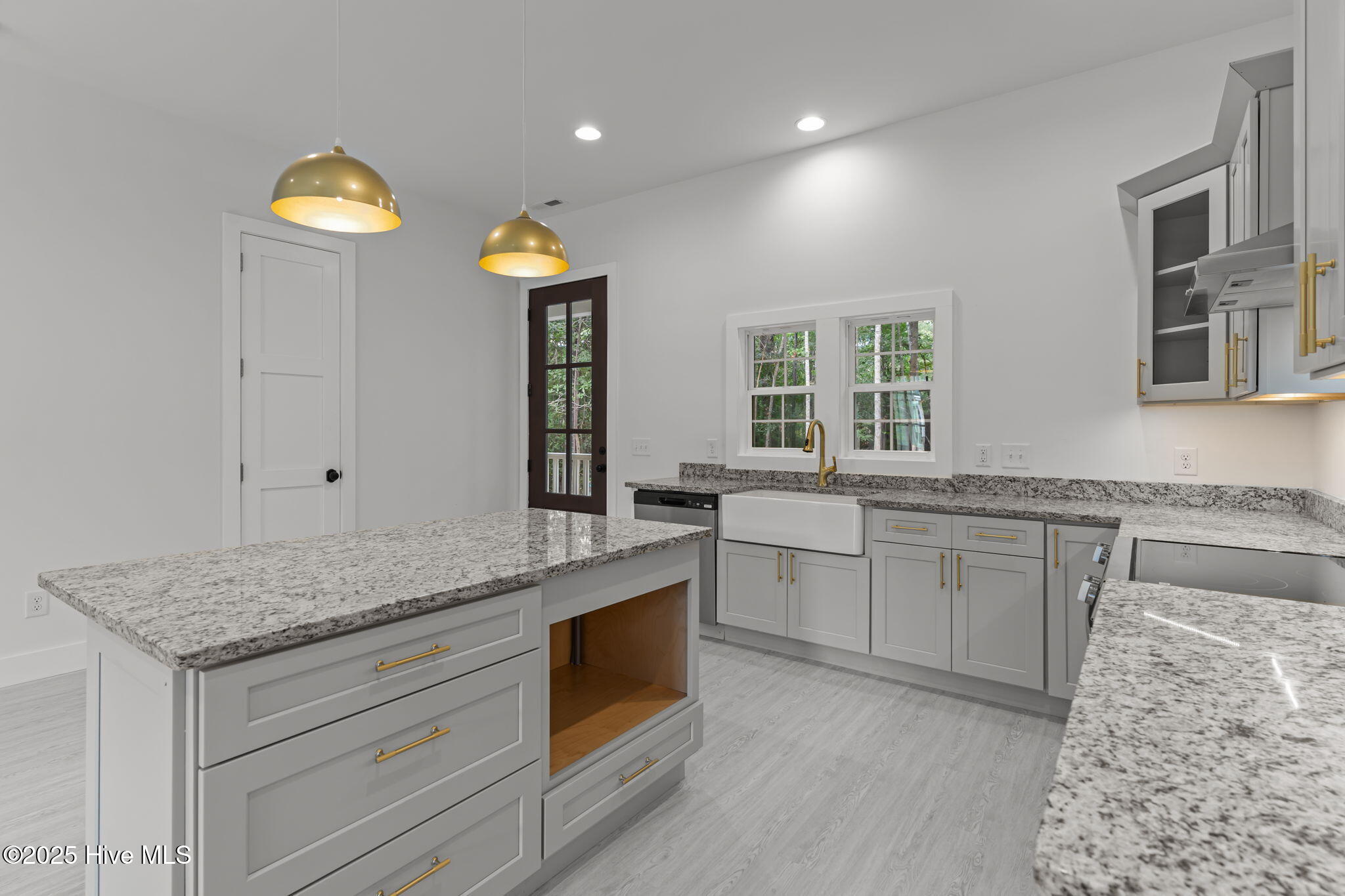 100506453 | Photo 20