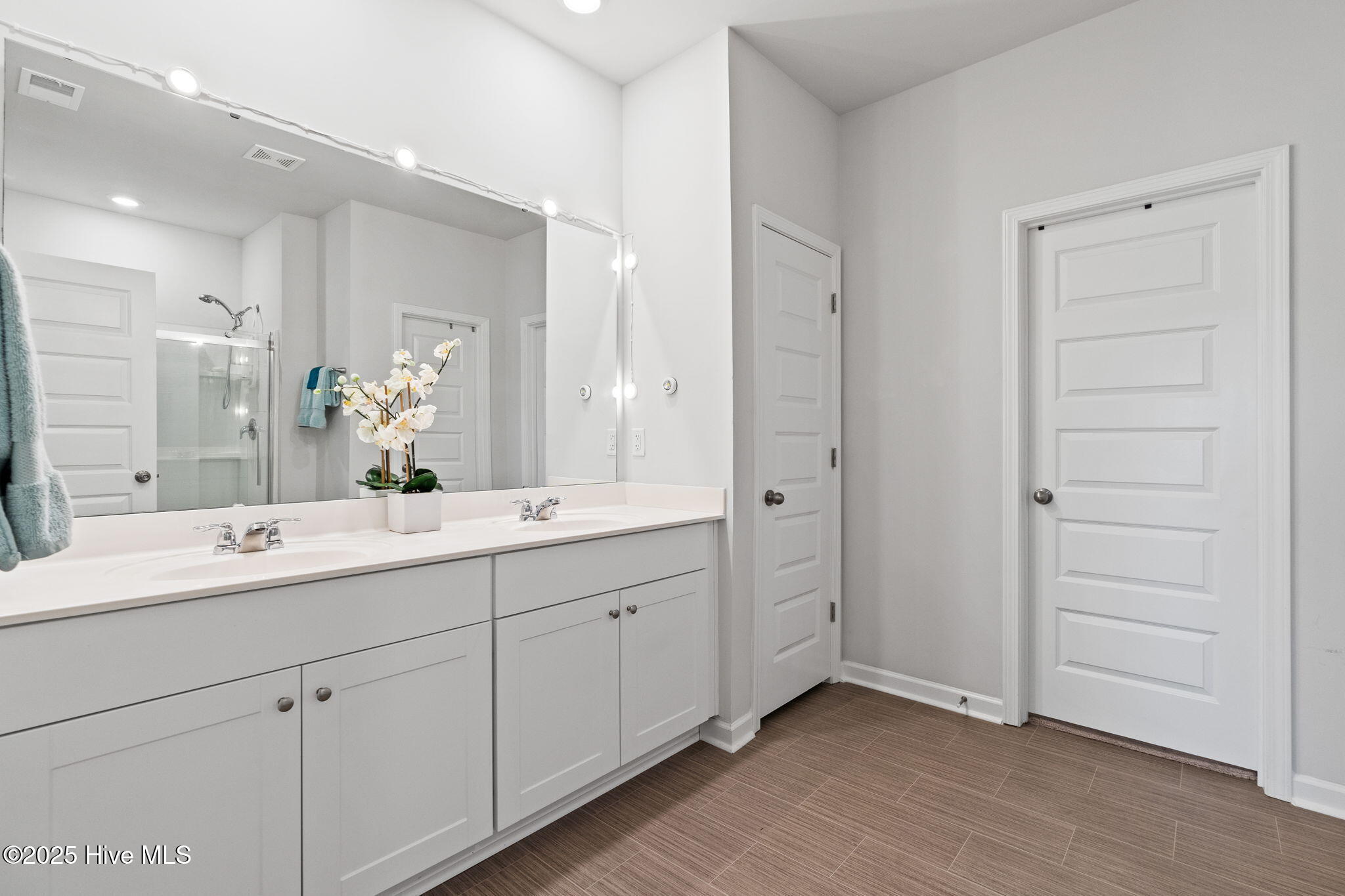 100516029 | Photo 17