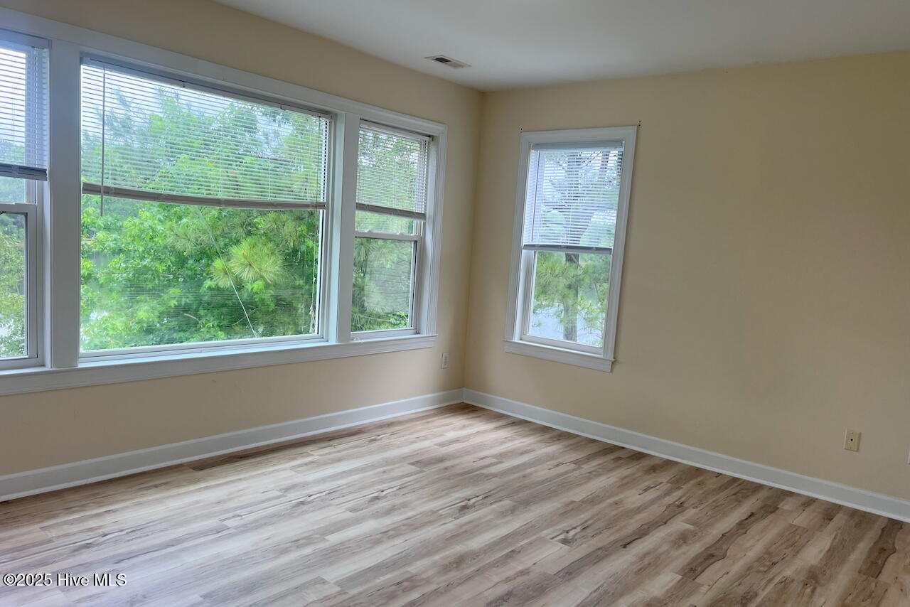 100536265 | Photo 11