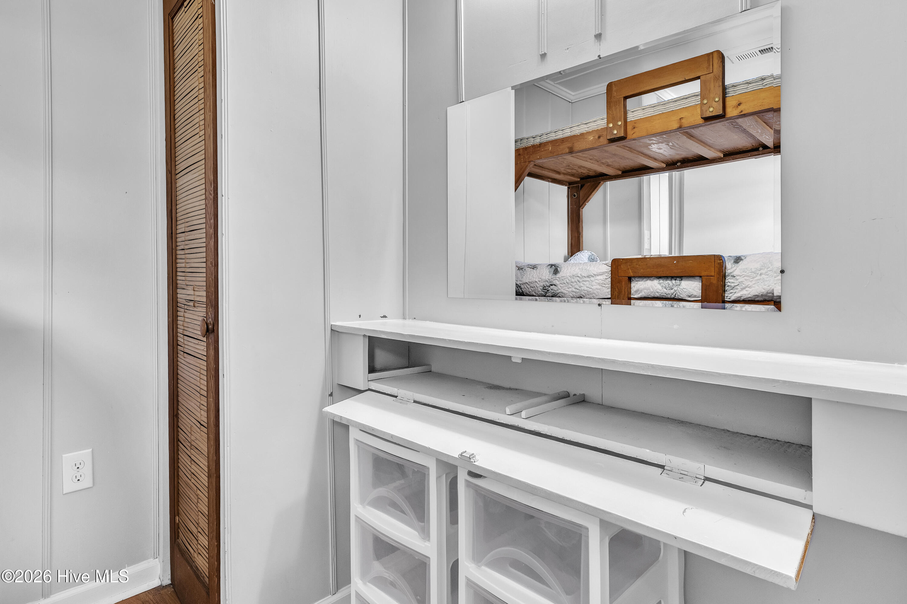 100550630 | Photo 19