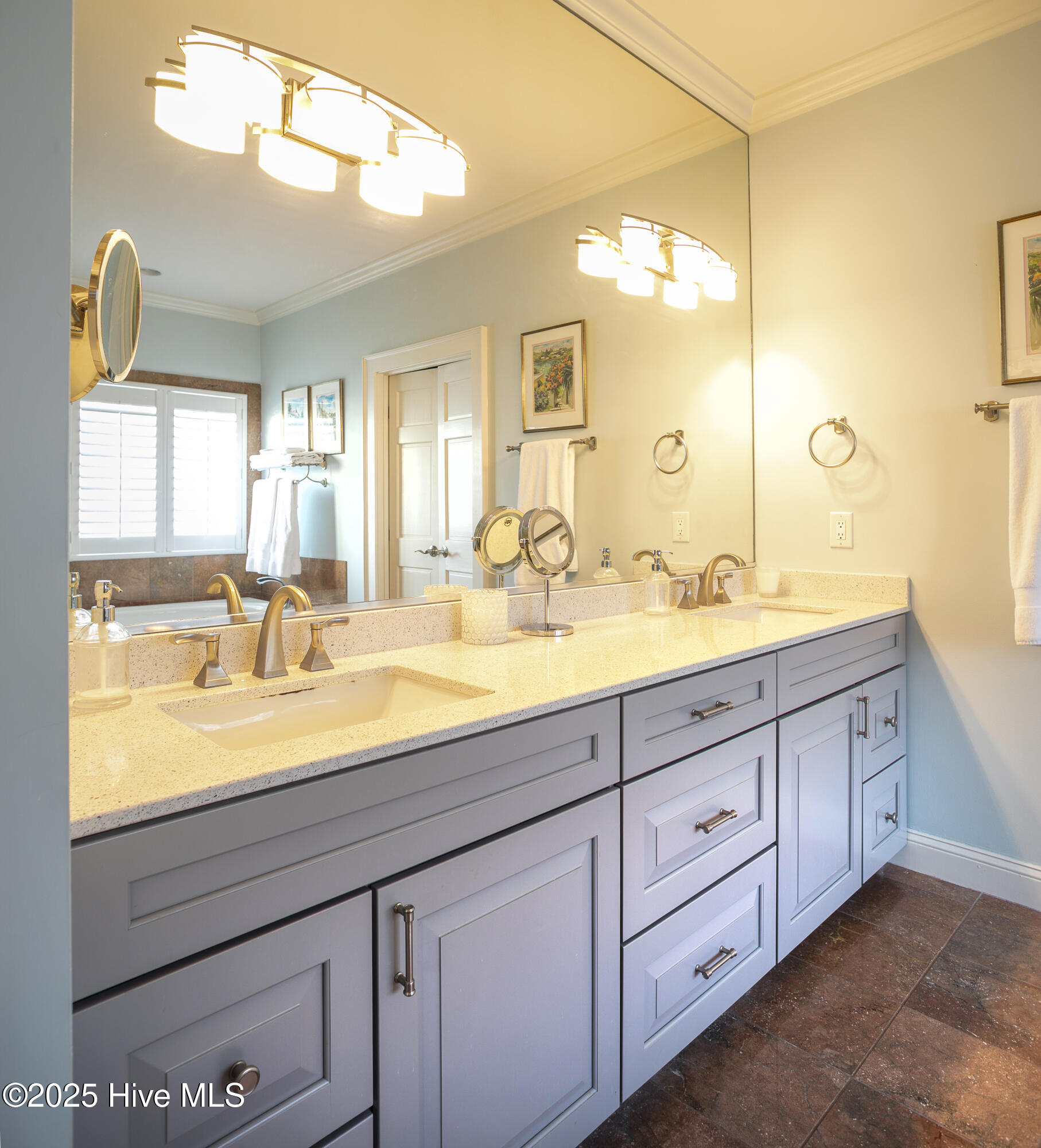 100536039 | Photo 33