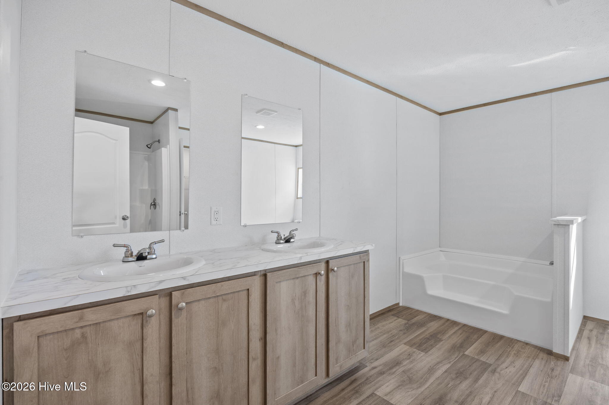 100561520 | Photo 20