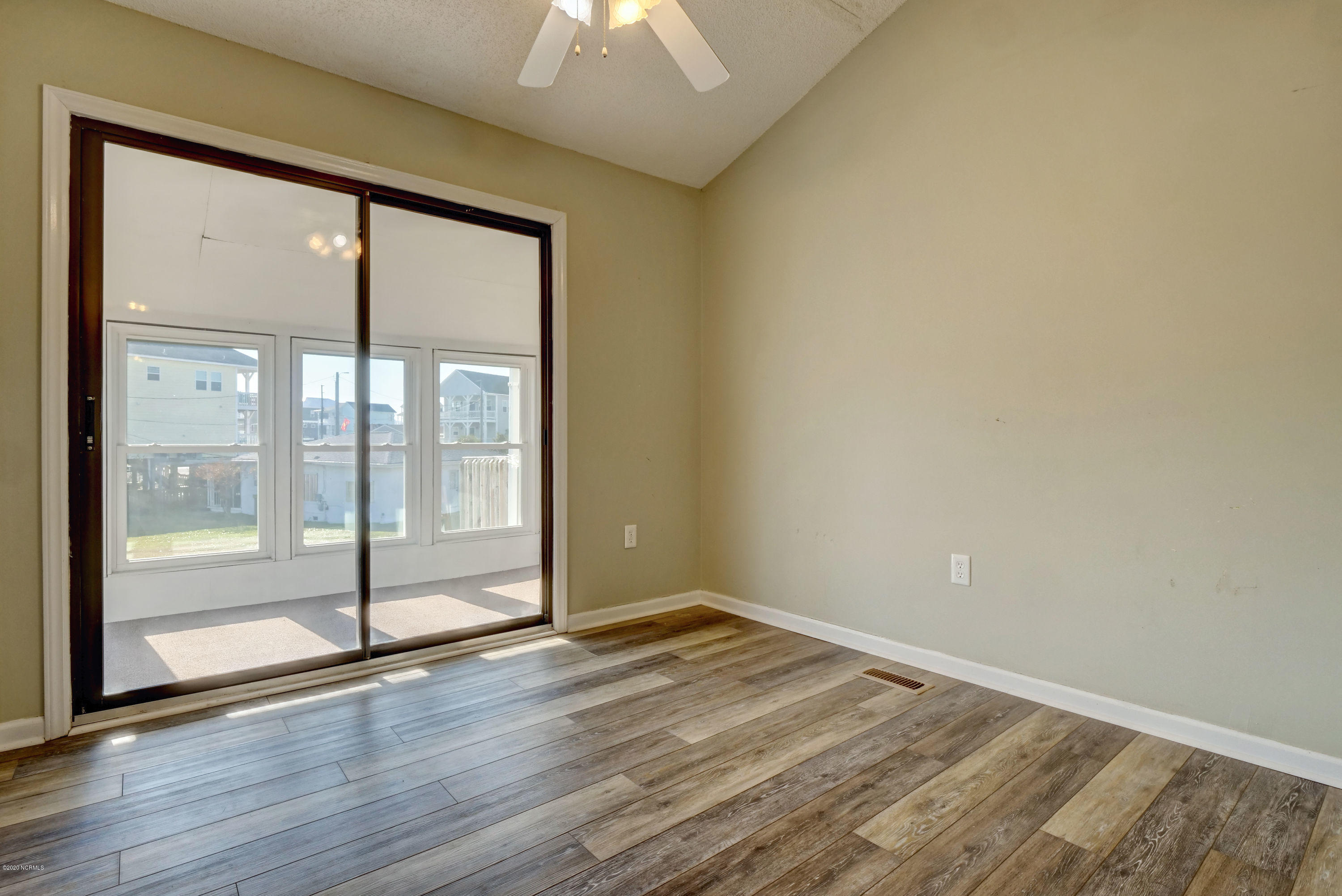 100544087 | Photo 17