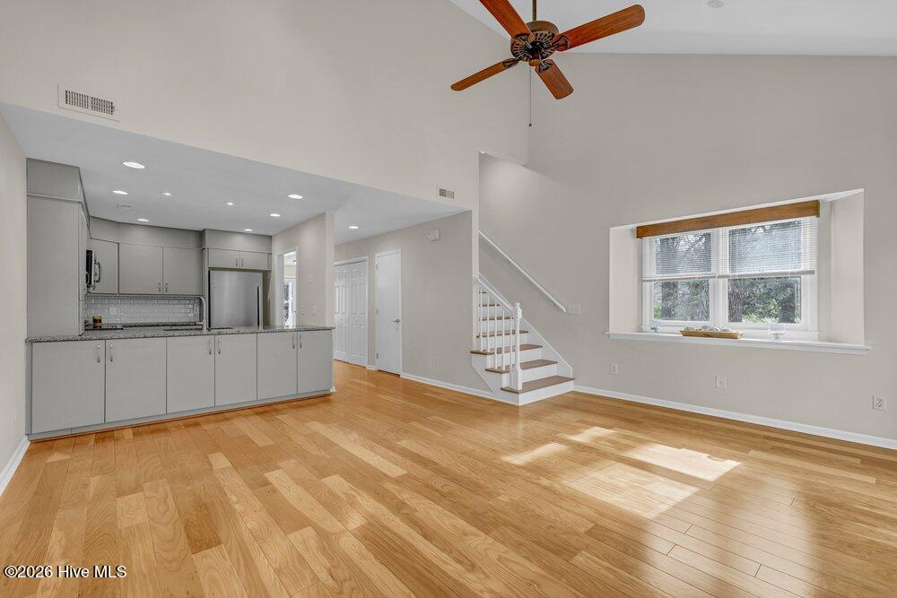 100558387 | Photo 11