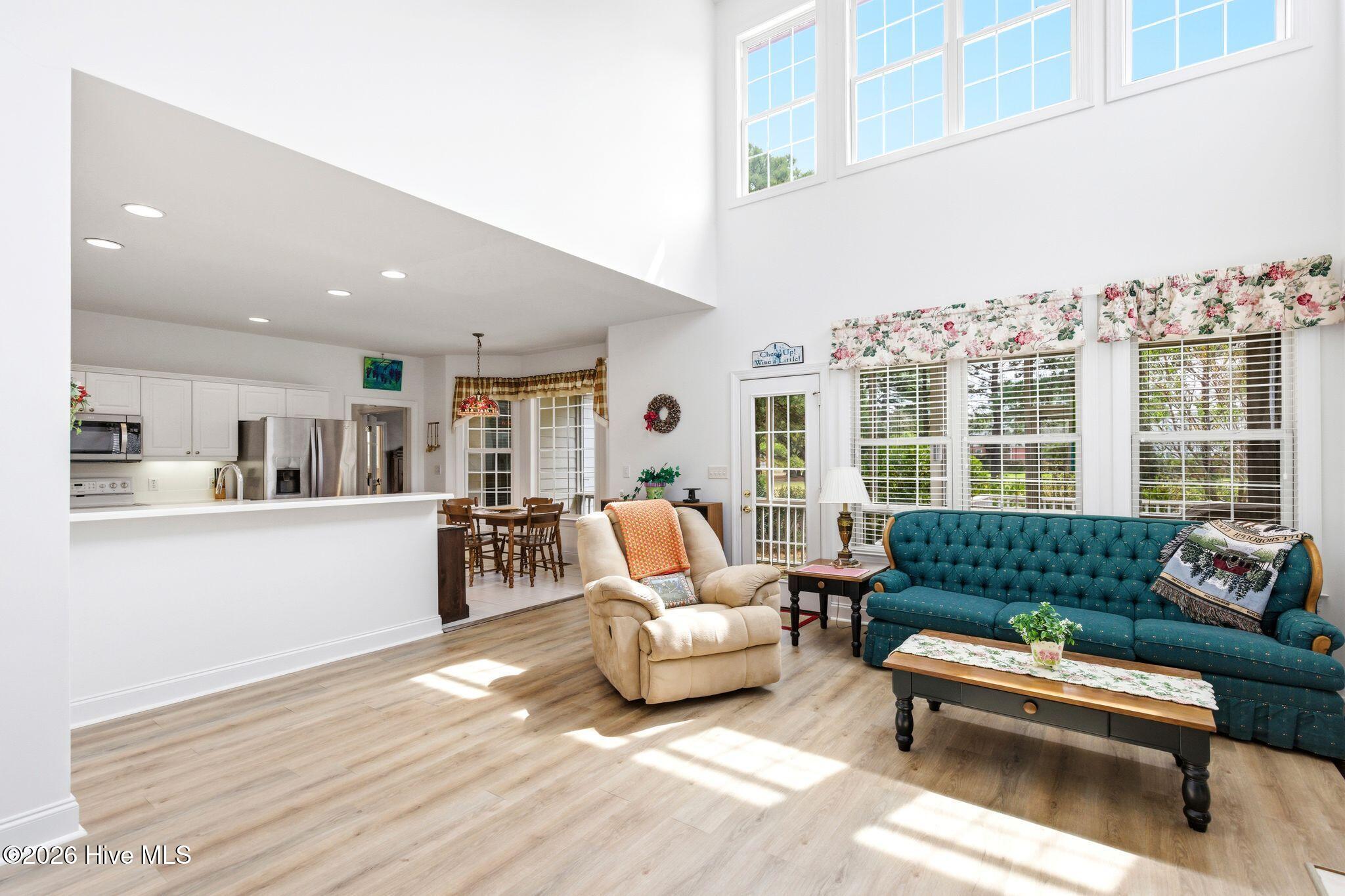 100564291 | Photo 17