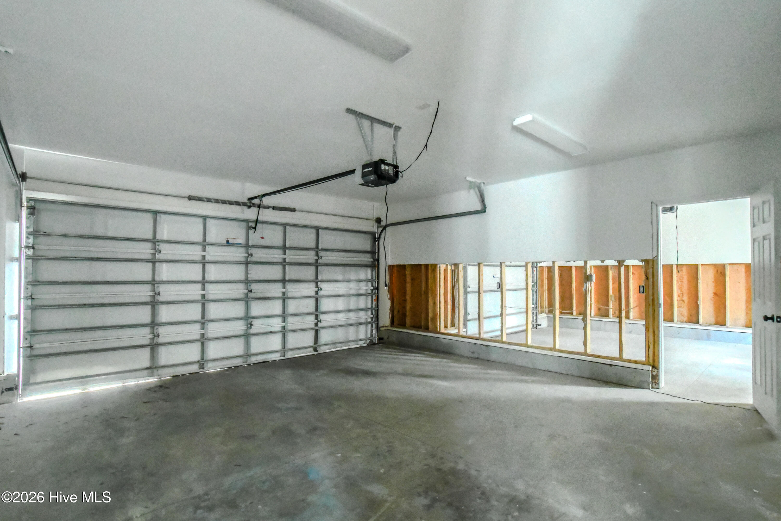 100547567 | Photo 48