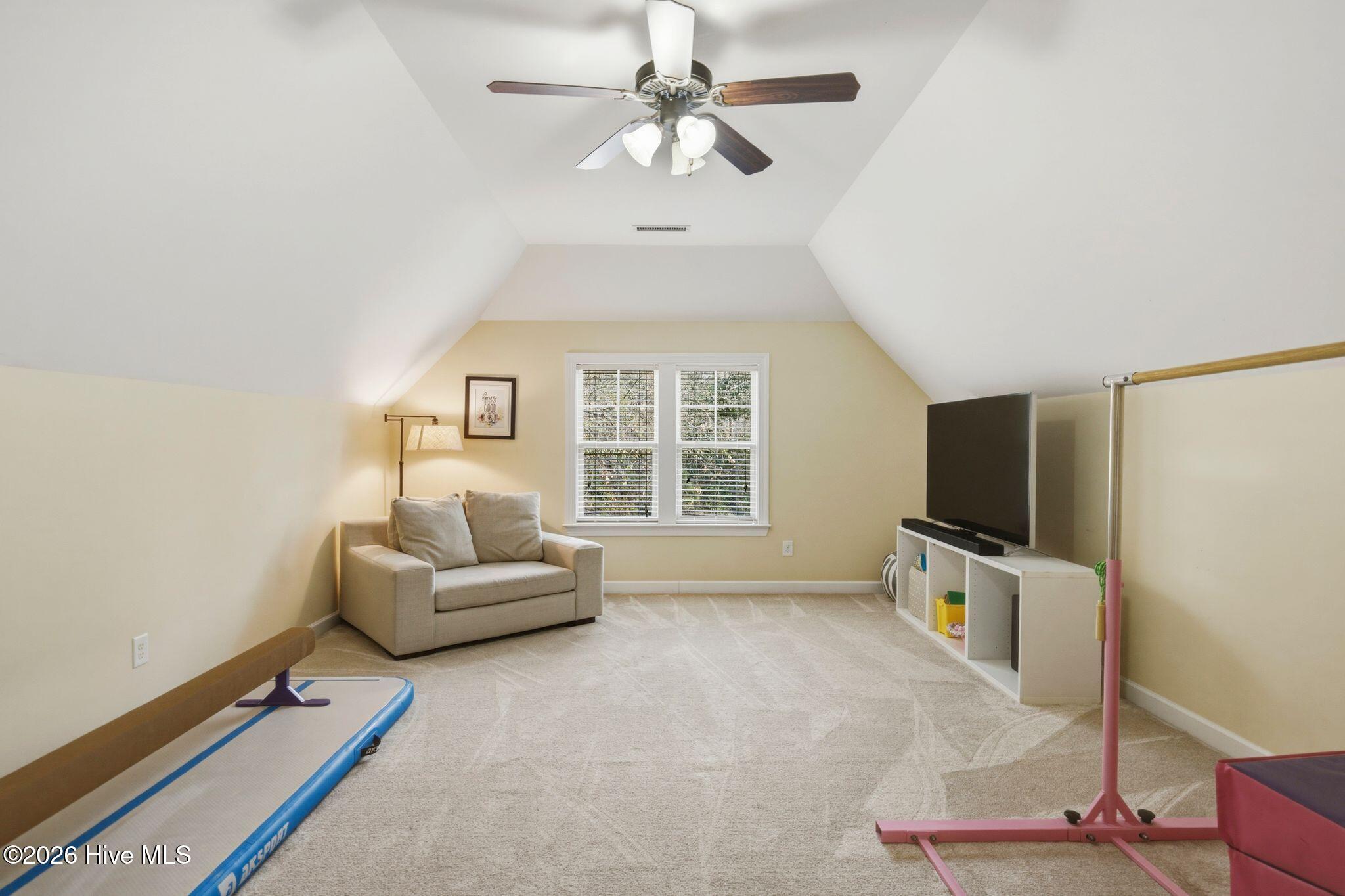 100562110 | Photo 47