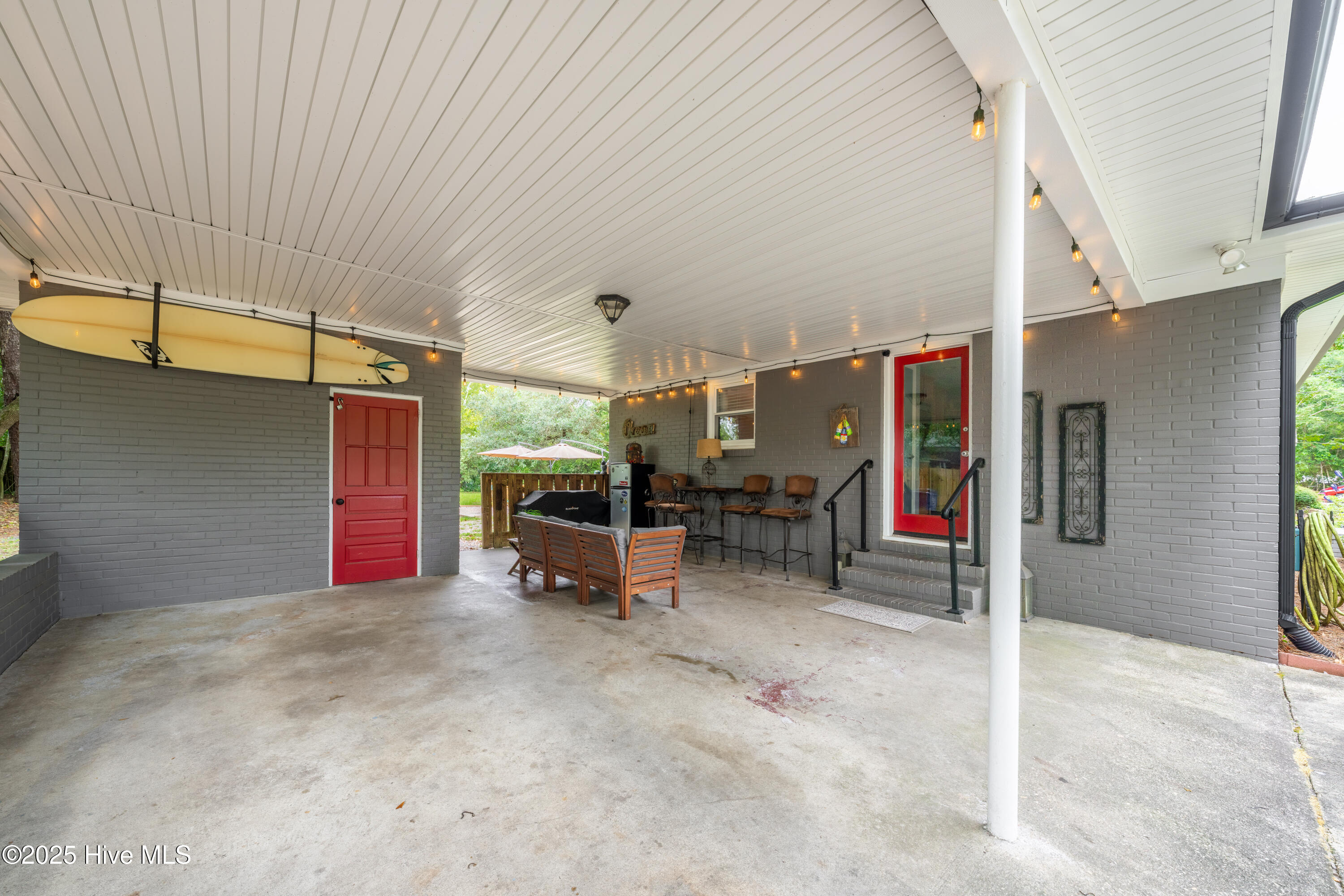 100549318 | Photo 26