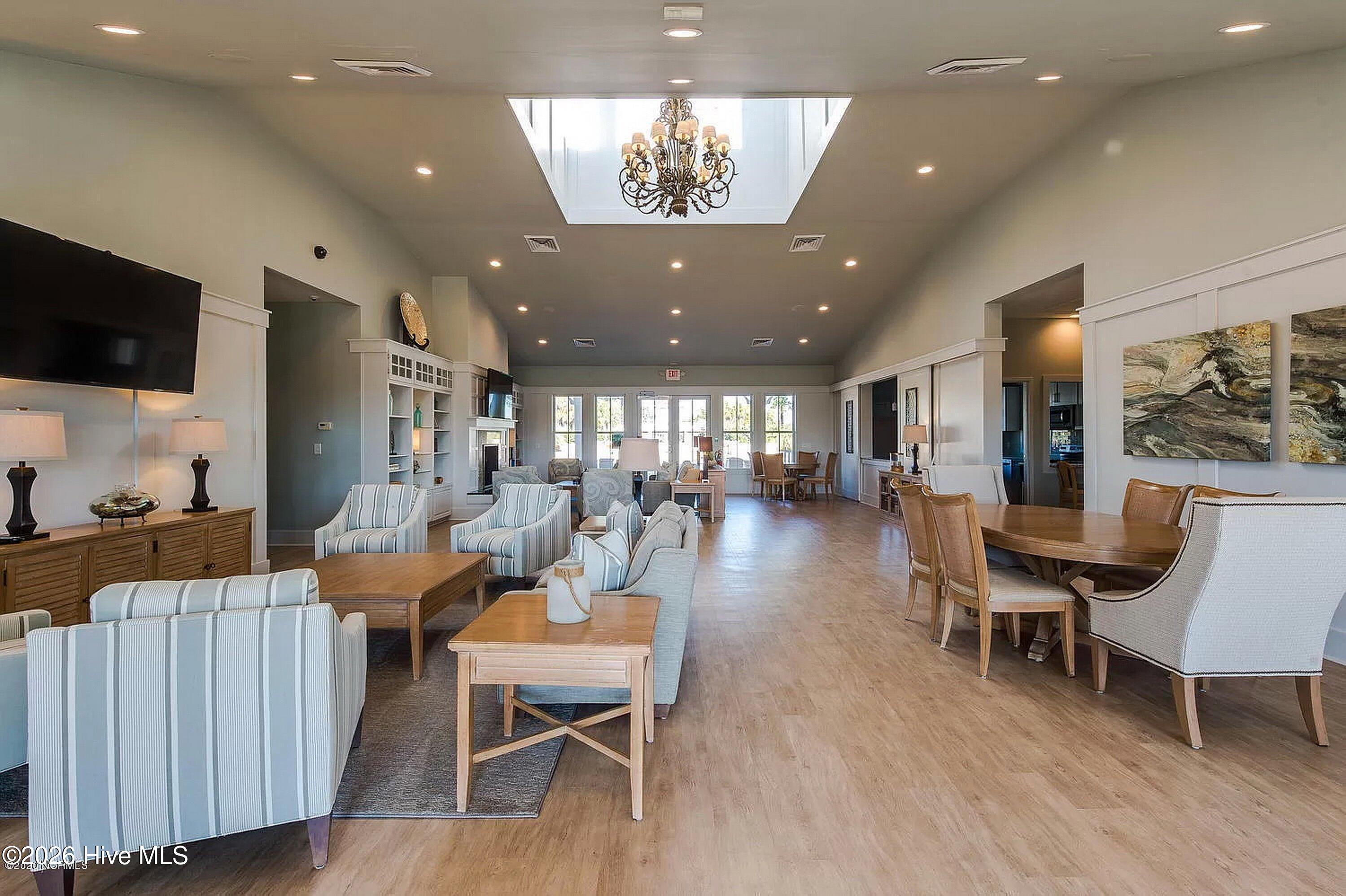 100565729 | Photo 64