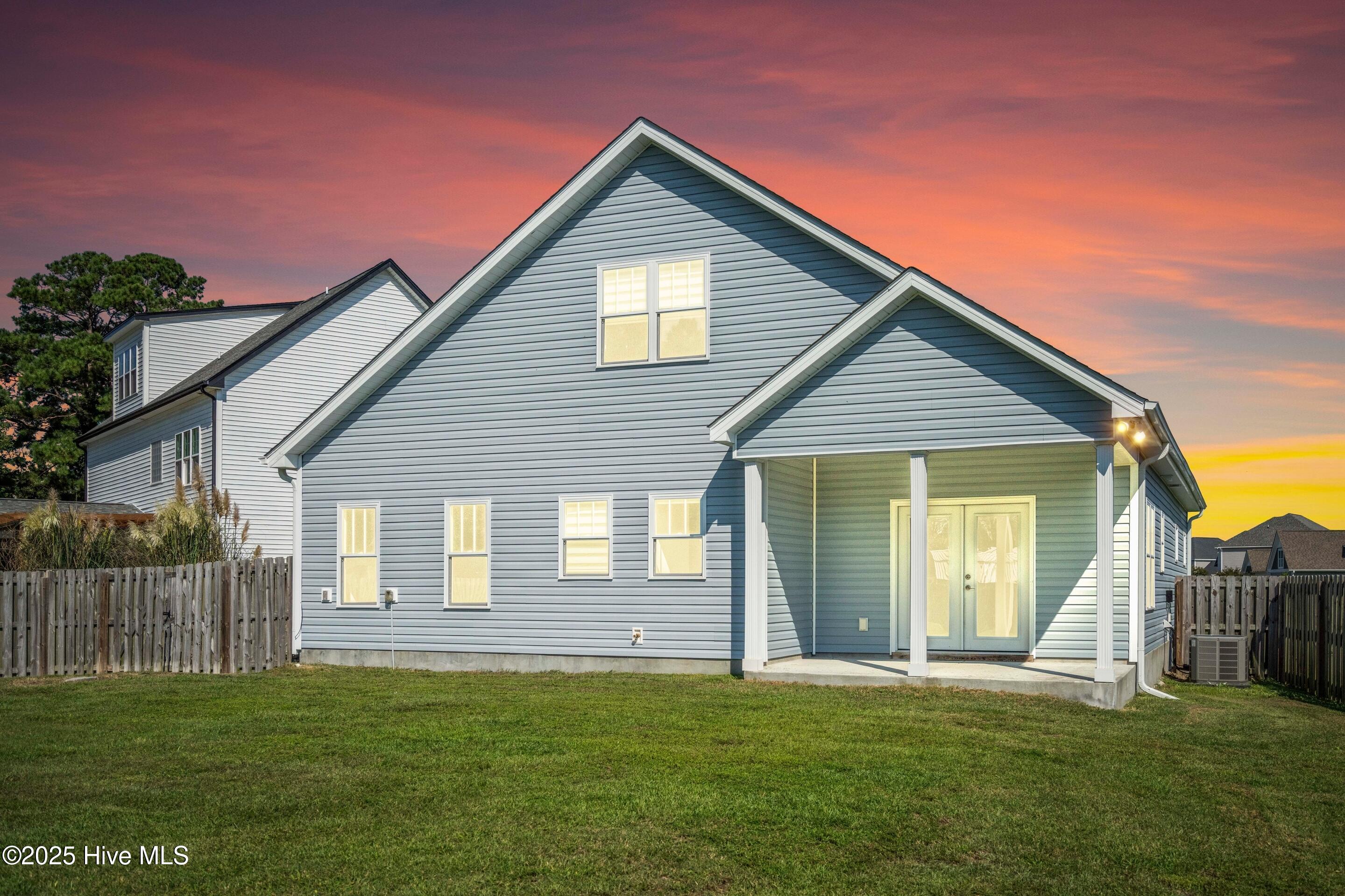 100527219 | Photo 47