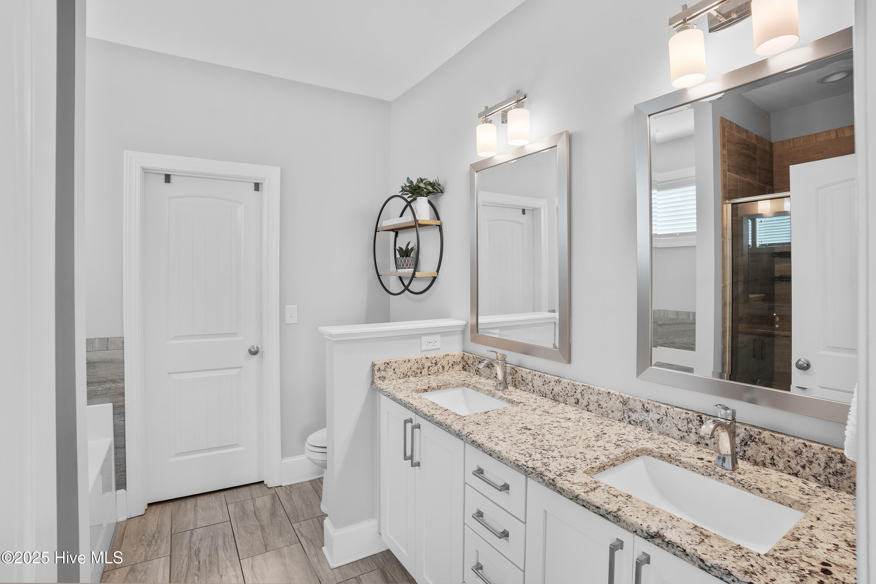 100546776 | Photo 31