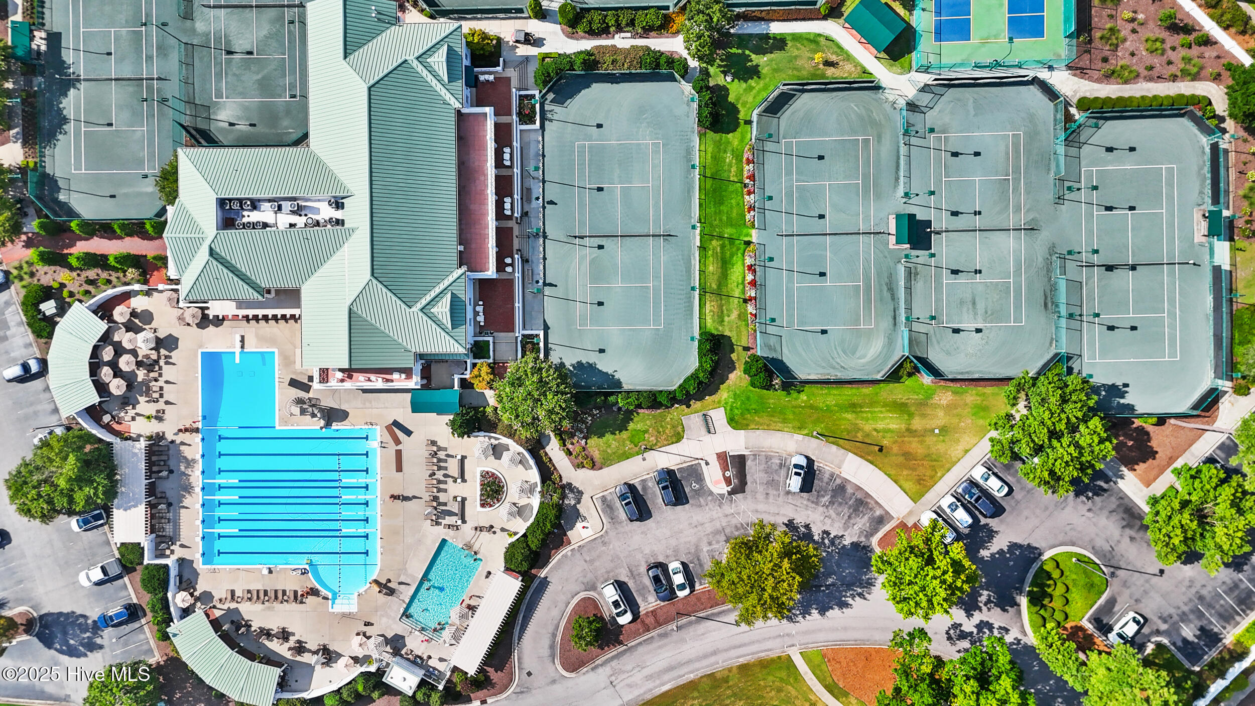 100561677 | Photo 65