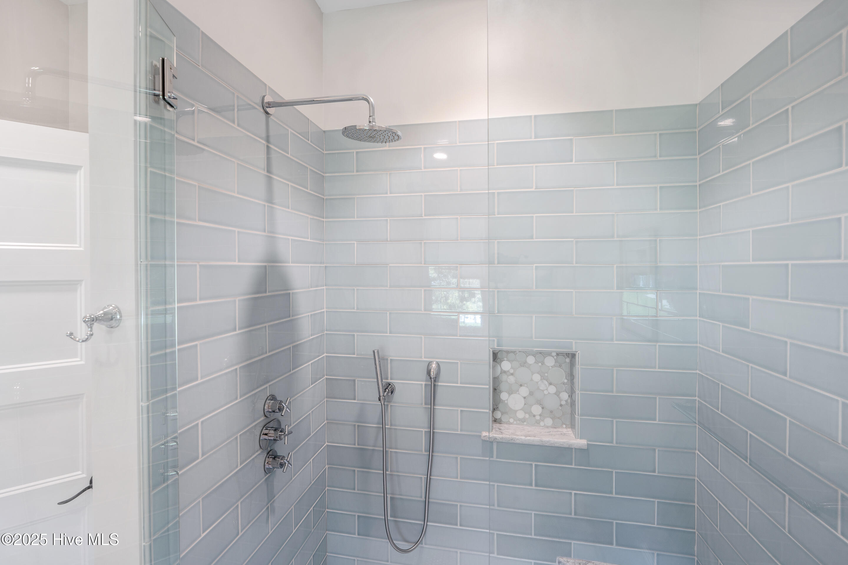 100522220 | Photo 41