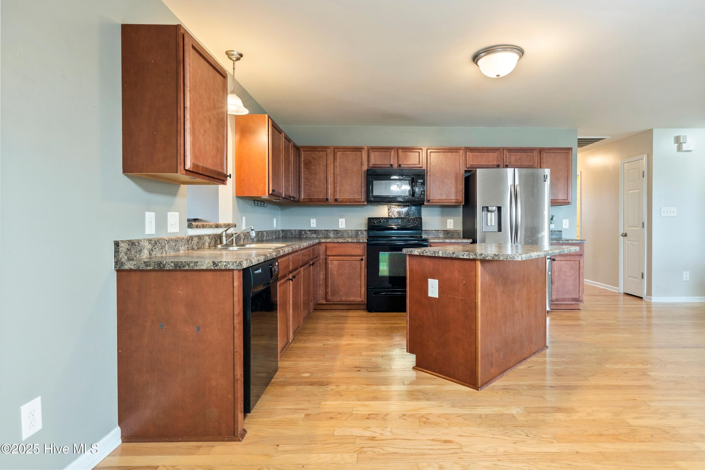 100530465 | Photo 14