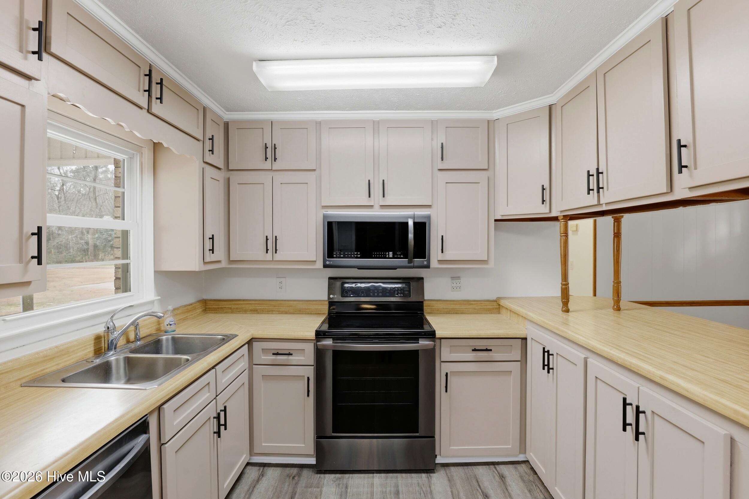 100561311 | Photo 12