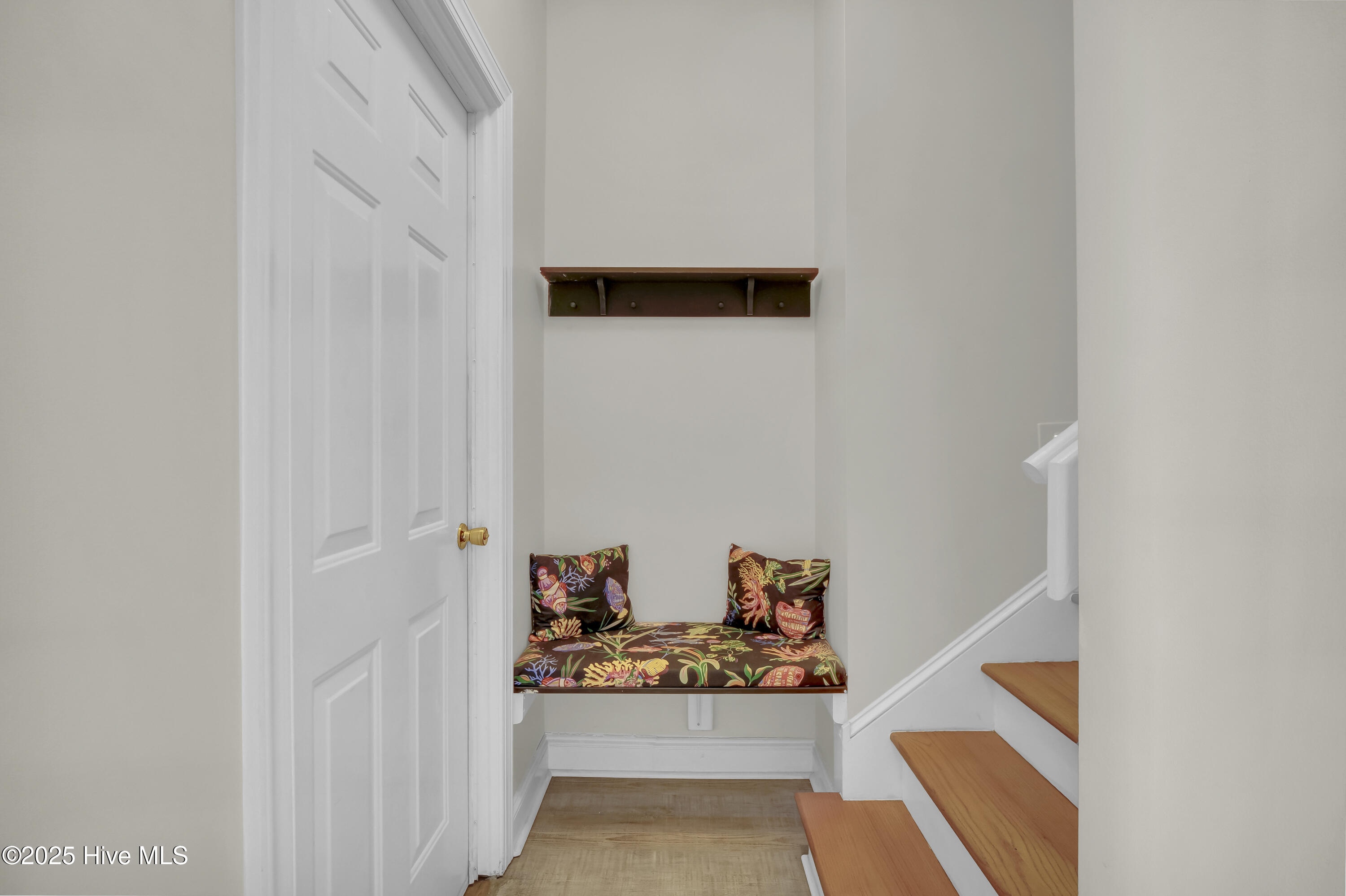 100497628 | Photo 38