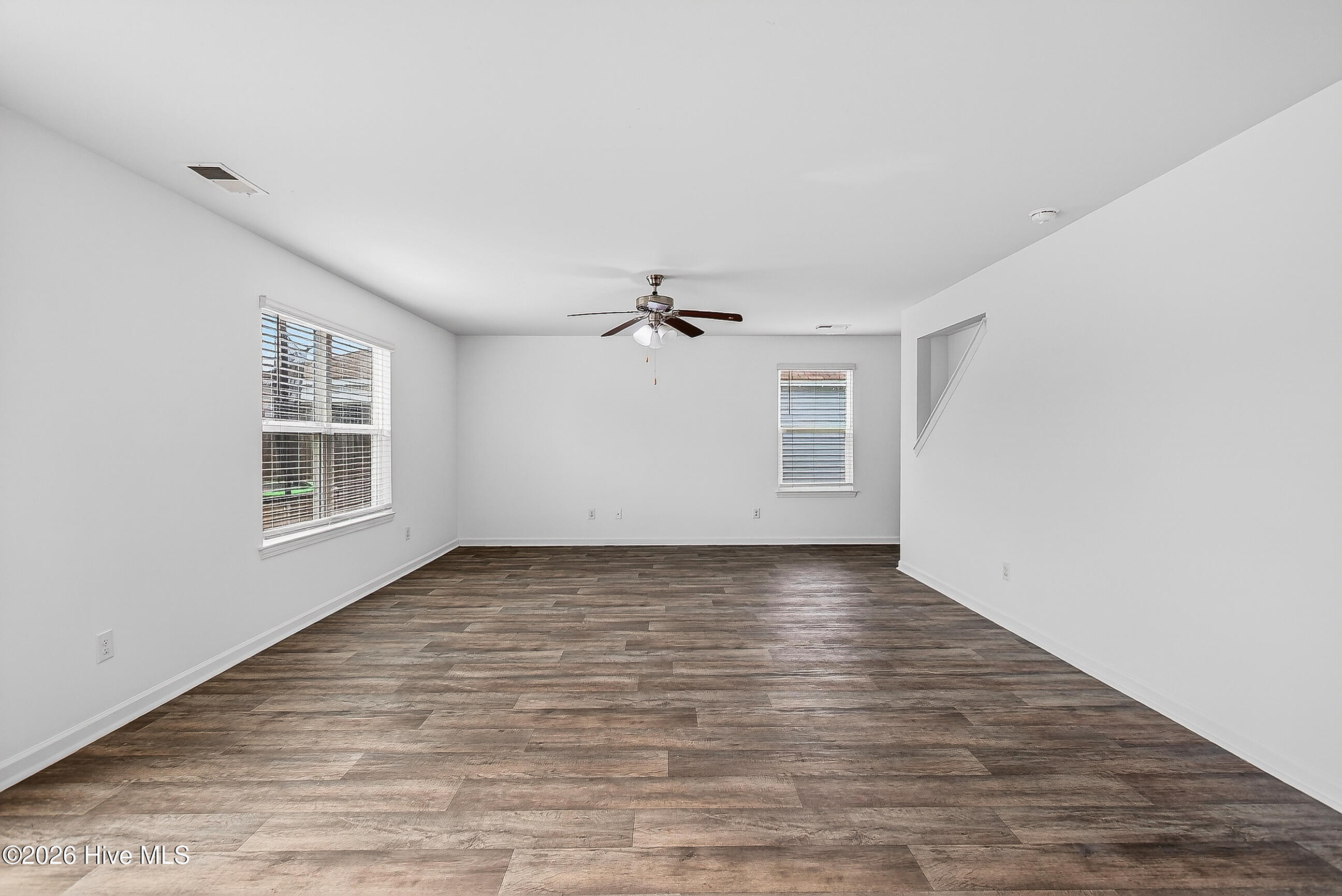 100565797 | Photo 11