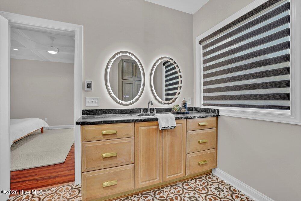 100569343 | Photo 20