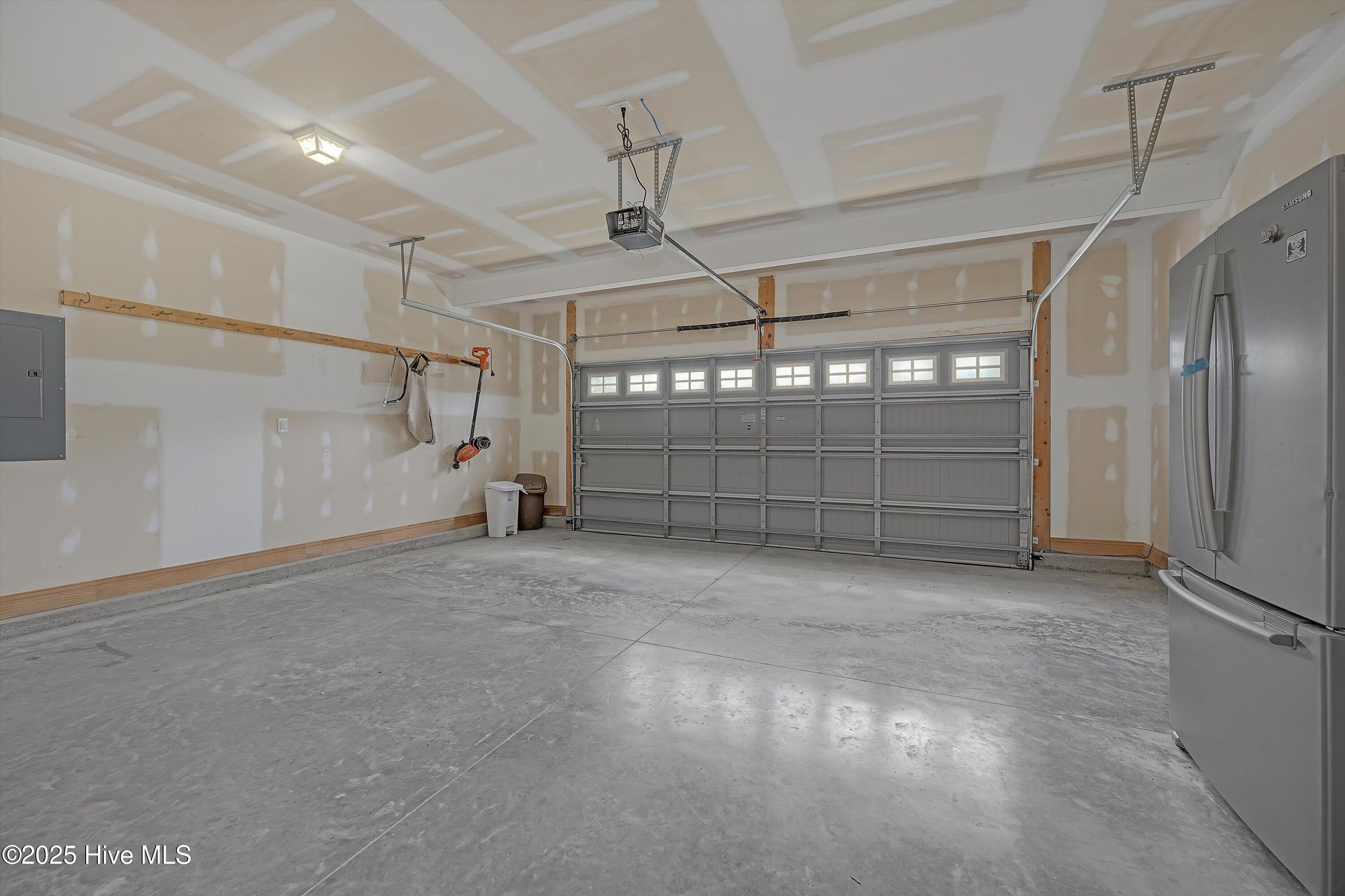 100543084 | Photo 39