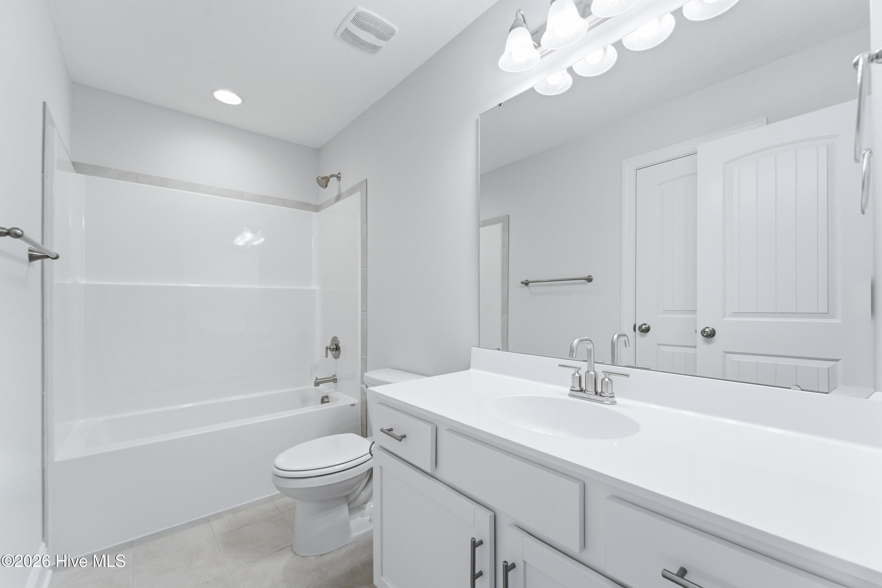 100530676 | Photo 23