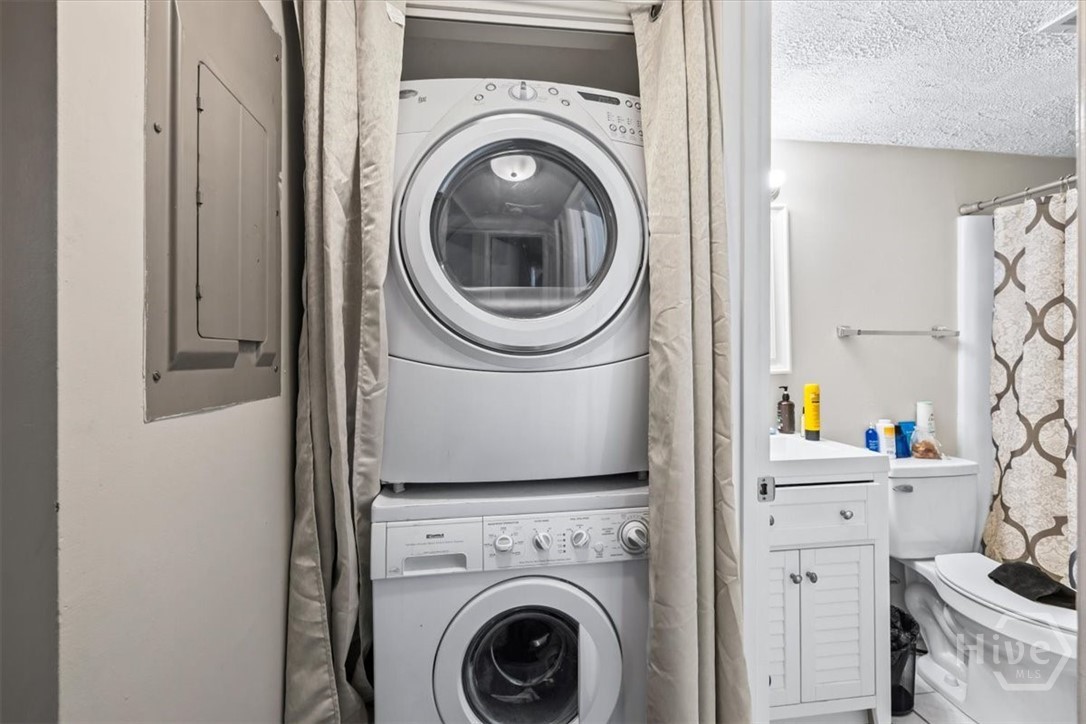 Laundry/Hall