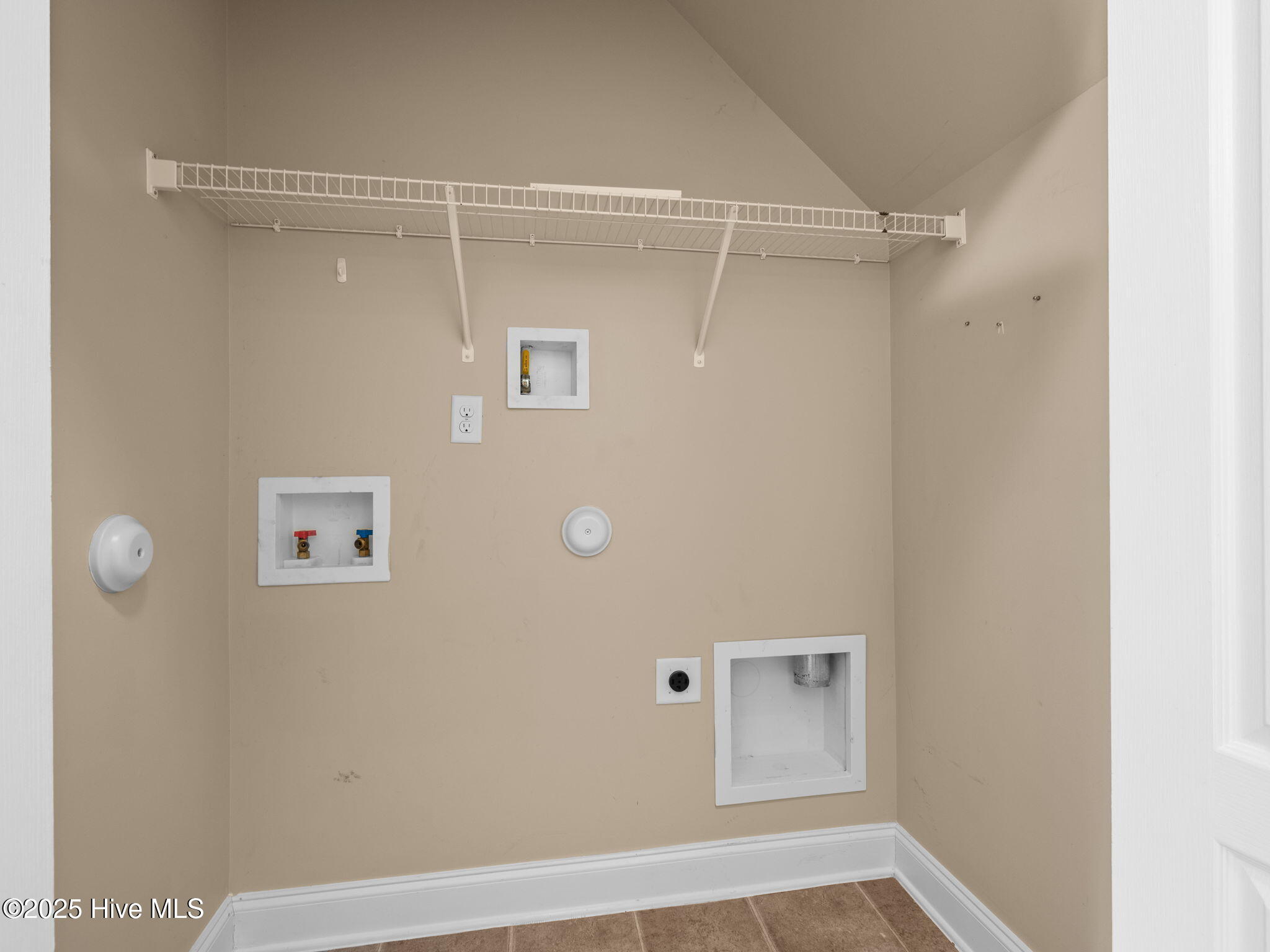 100556679 | Photo 23