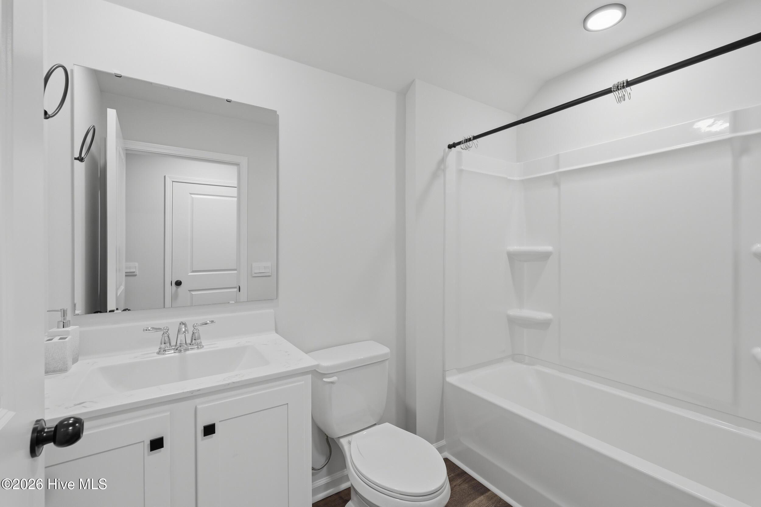 100561033 | Photo 33