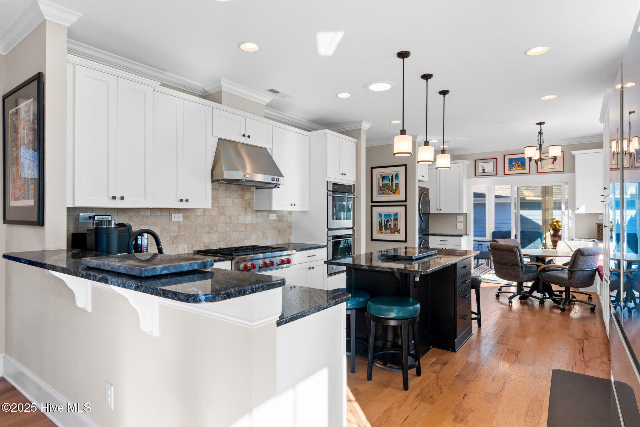 100541992 | Photo 22