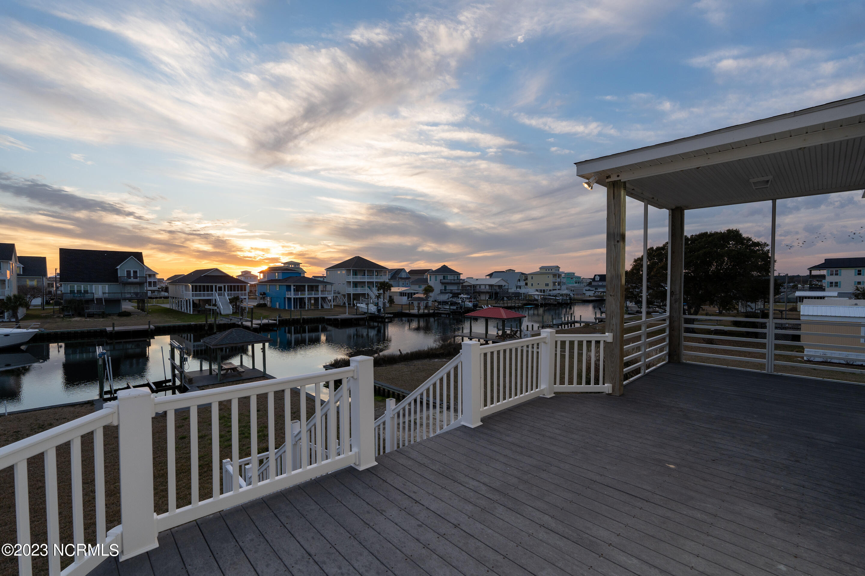 100525018 | Photo 27