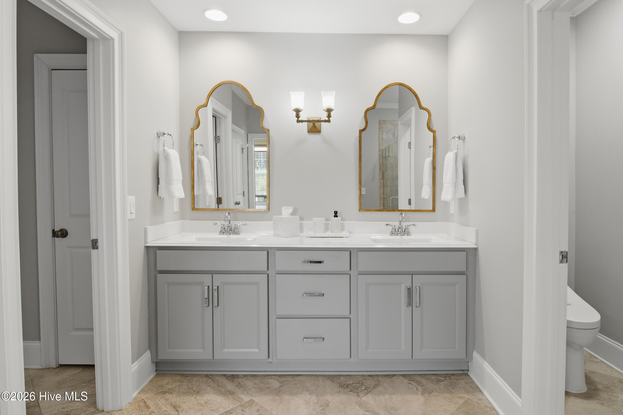 100551169 | Photo 14