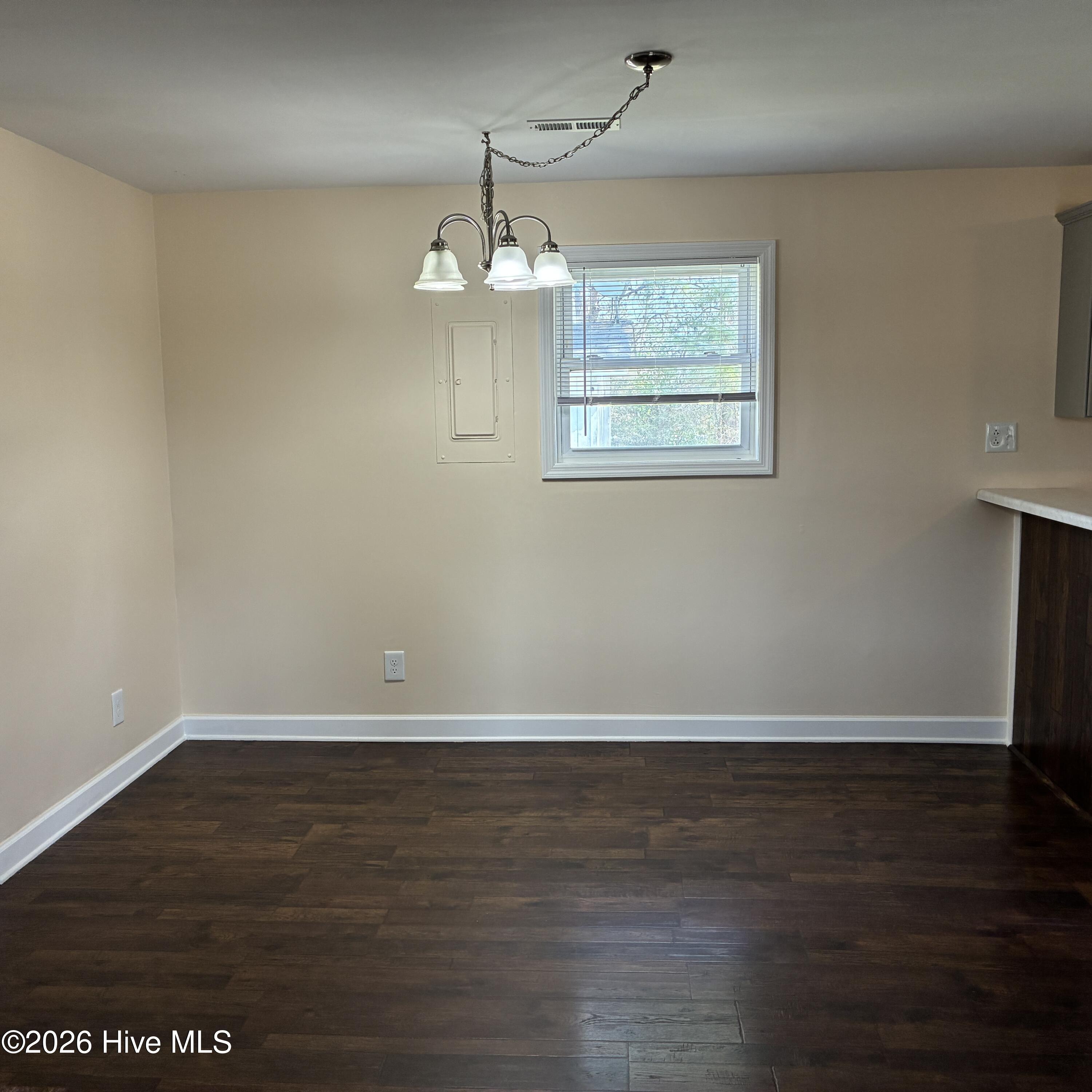 100560744 | Photo 10