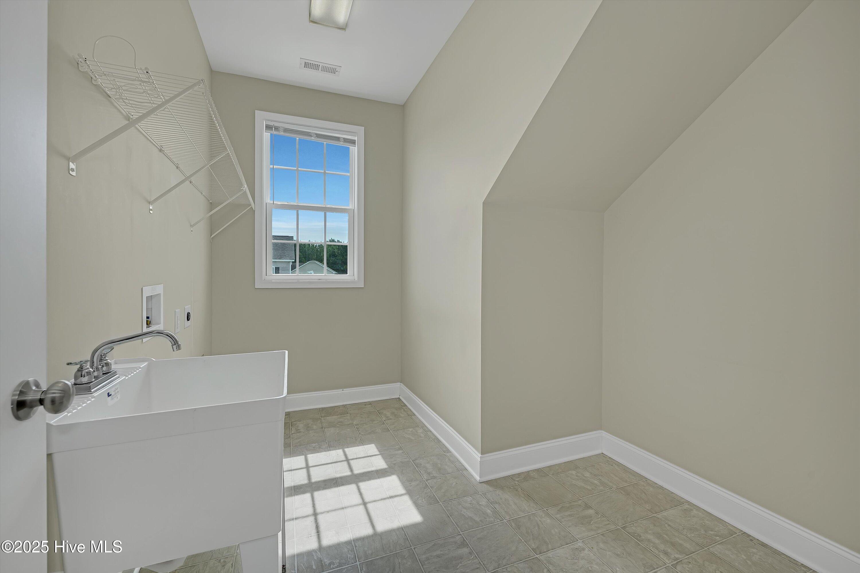 100543084 | Photo 28